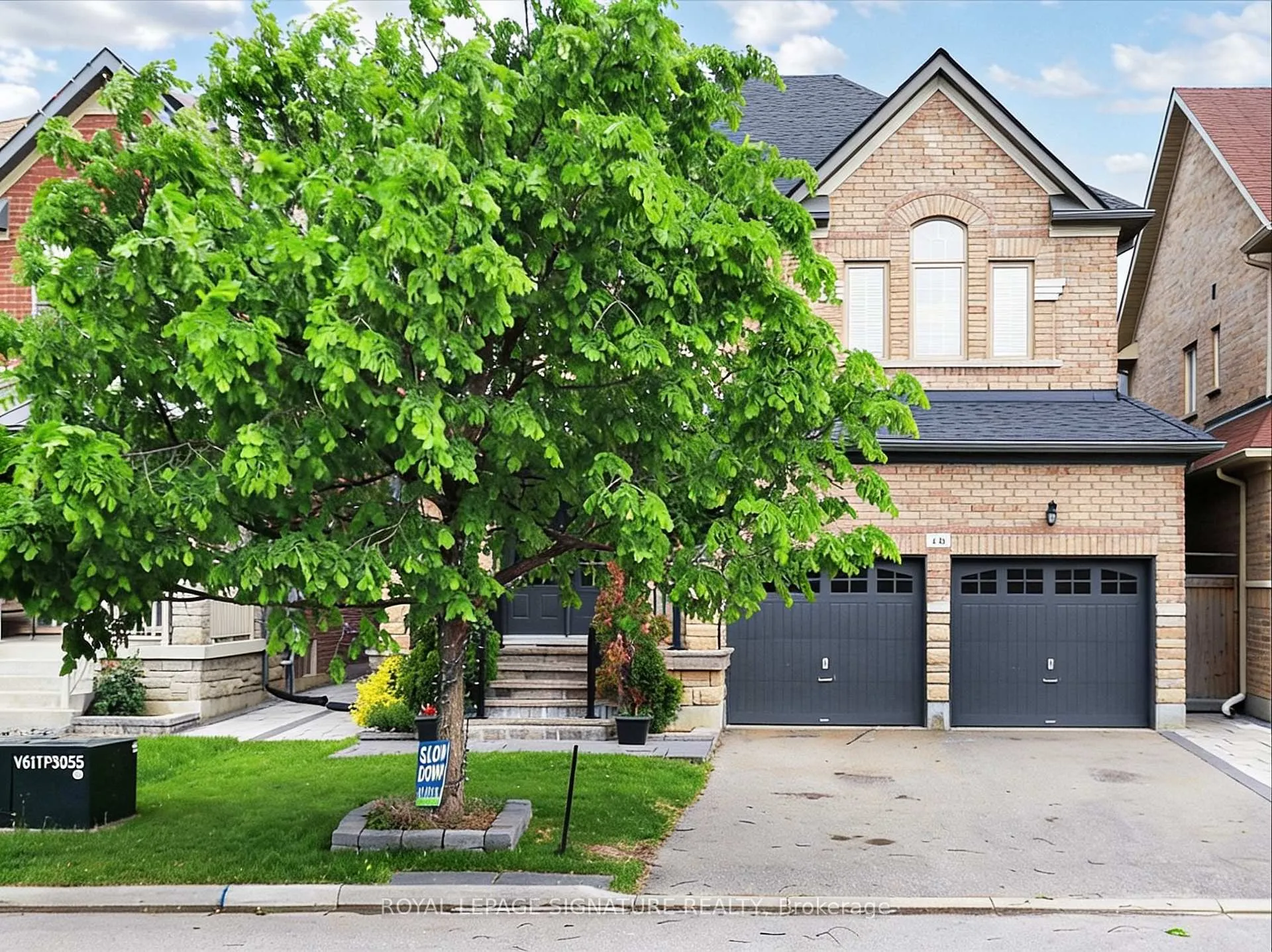 Photo 2 of 46 Kincardine Street, Vaughan, Kleinburg — HOMEH