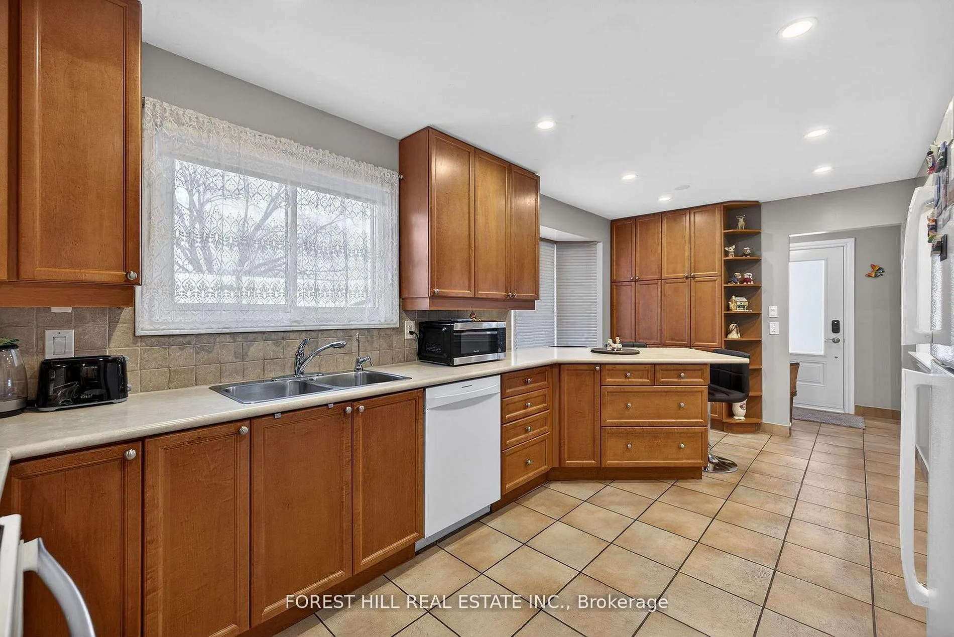 Photo 10 of 163 Birchlawn Road, Caledon, Bolton North — HOMEH