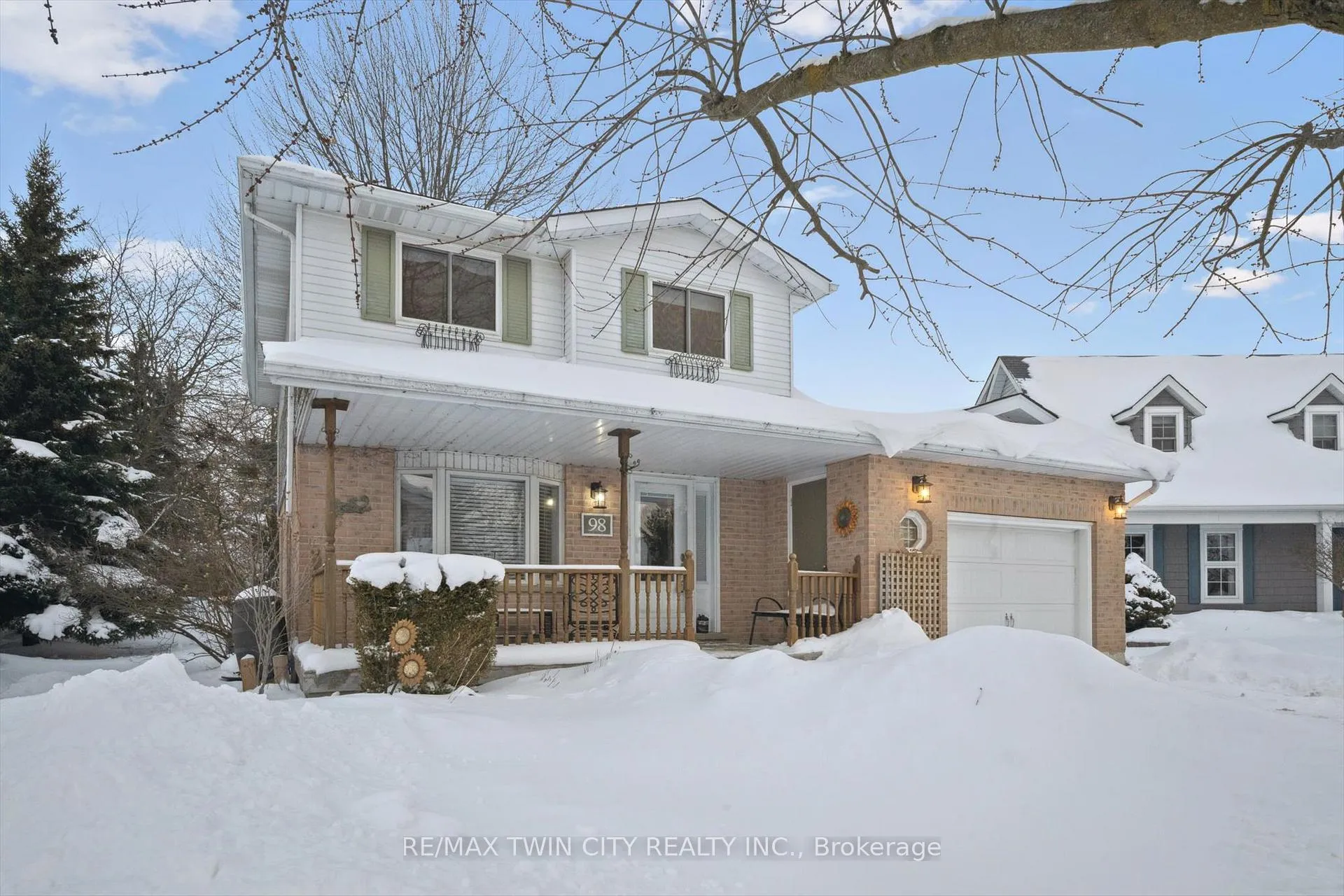 Photo 3 of 98 Old Maple Lane, Kitchener — HOMEH