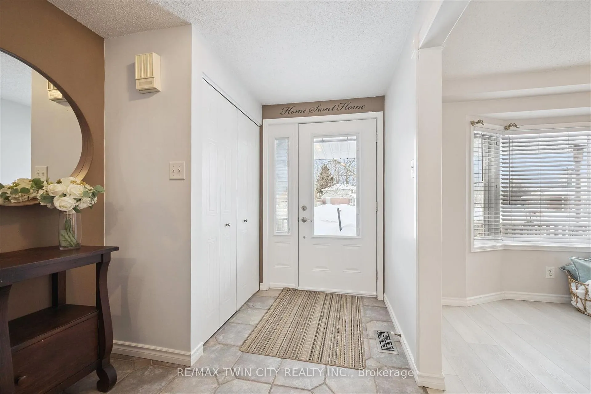Photo 5 of 98 Old Maple Lane, Kitchener — HOMEH