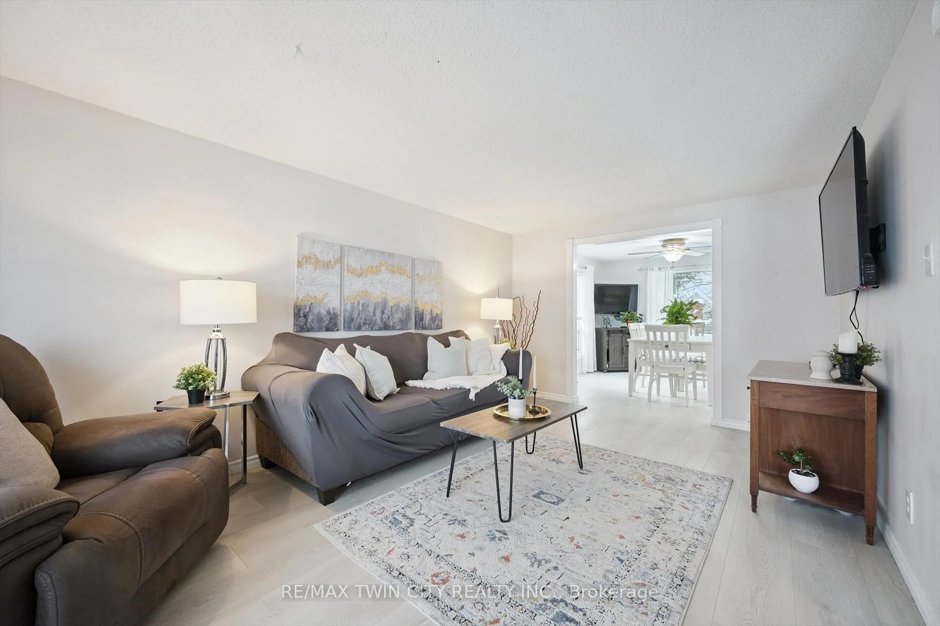 Photo 7 of 98 Old Maple Lane, Kitchener — HOMEH