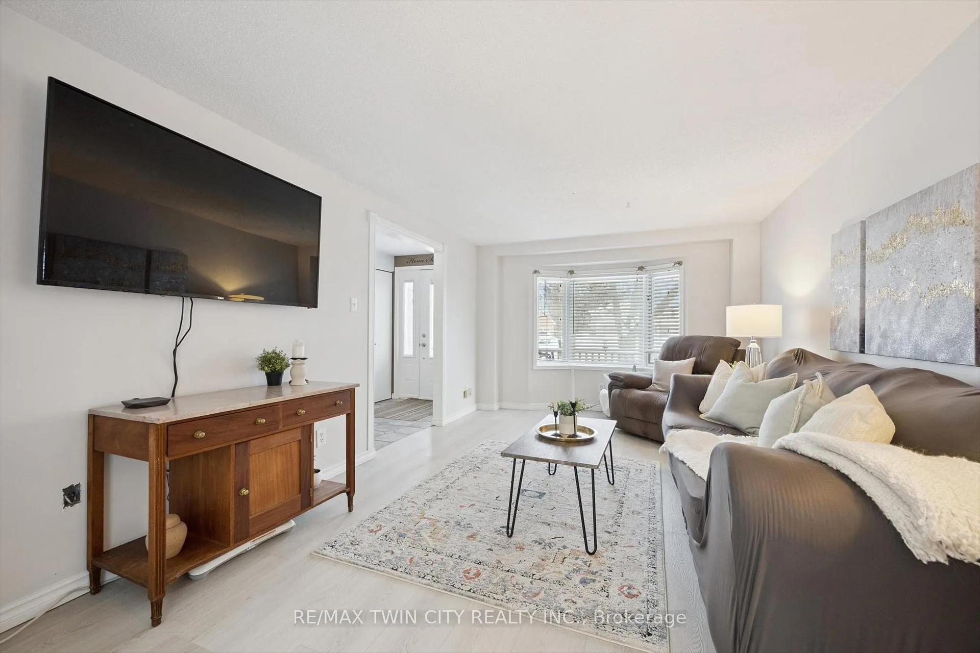 Photo 8 of 98 Old Maple Lane, Kitchener — HOMEH