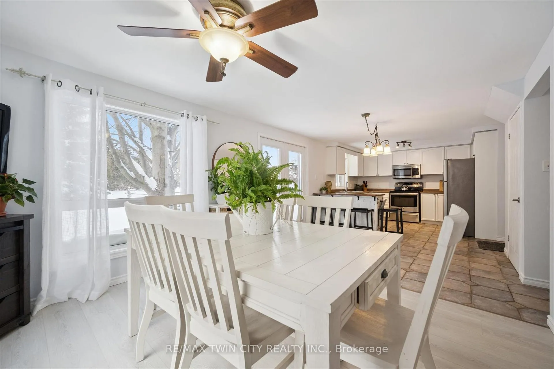 Photo 11 of 98 Old Maple Lane, Kitchener — HOMEH