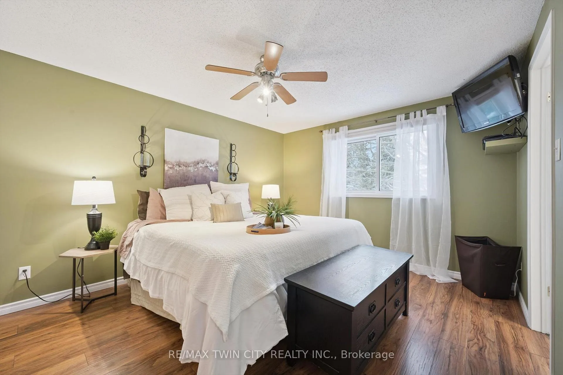 Photo 19 of 98 Old Maple Lane, Kitchener — HOMEH