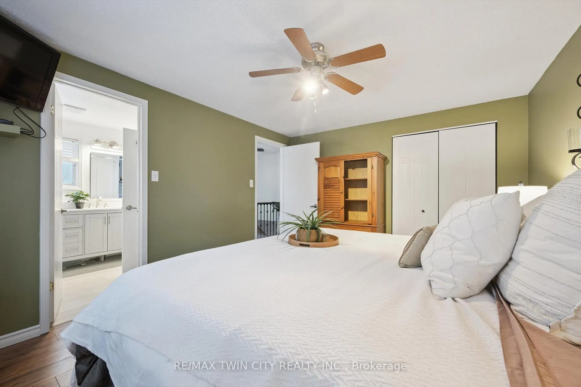 Photo 20 of 98 Old Maple Lane, Kitchener — HOMEH