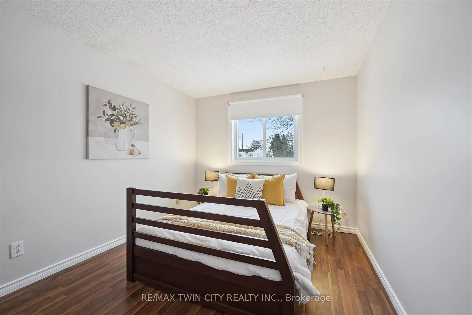 Photo 23 of 98 Old Maple Lane, Kitchener — HOMEH