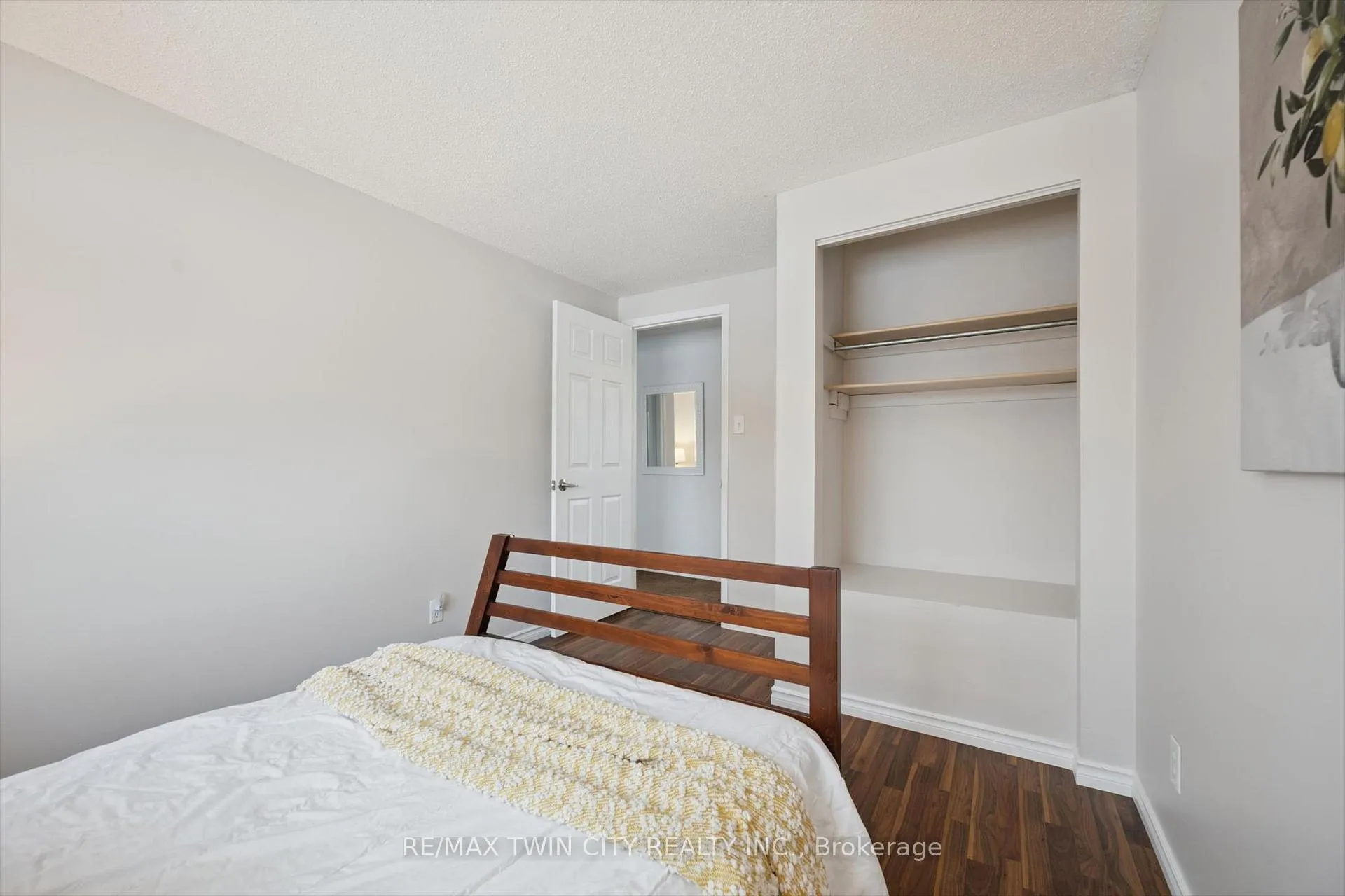 Photo 24 of 98 Old Maple Lane, Kitchener — HOMEH