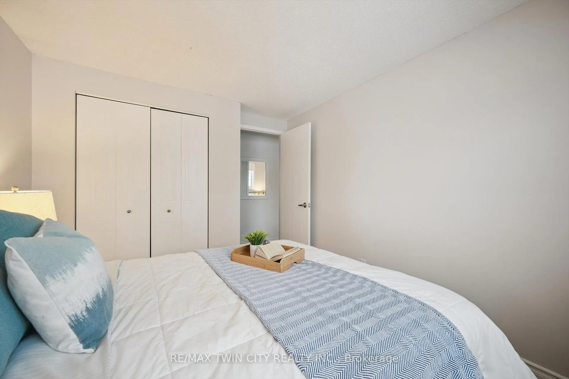 Photo 25 of 98 Old Maple Lane, Kitchener — HOMEH