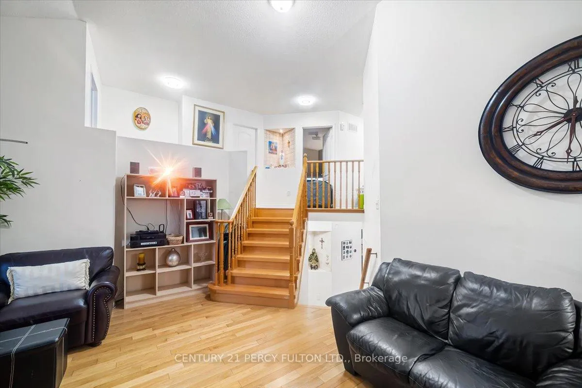 Photo 6 of 8 Boulderbrook Drive, Scarborough, Rouge — HOMEH