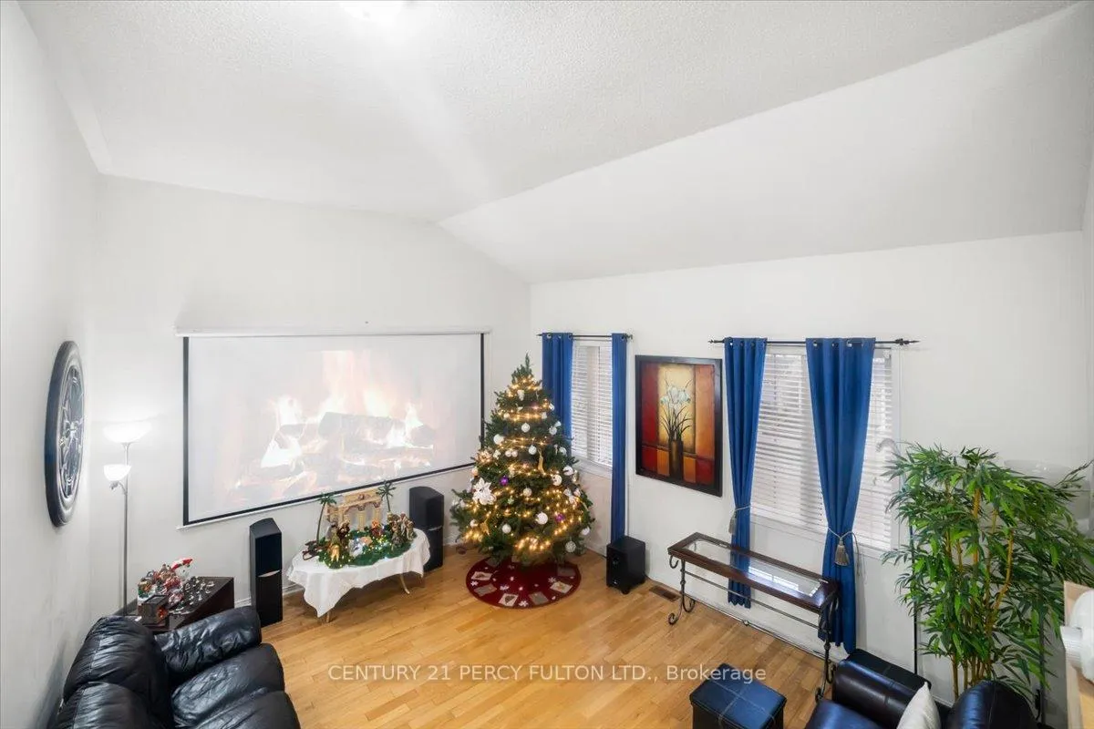 Photo 9 of 8 Boulderbrook Drive, Scarborough, Rouge — HOMEH