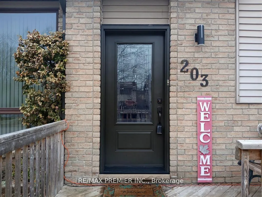 Photo 3 of 203 Burns Circle, Barrie, Northwest — HOMEH