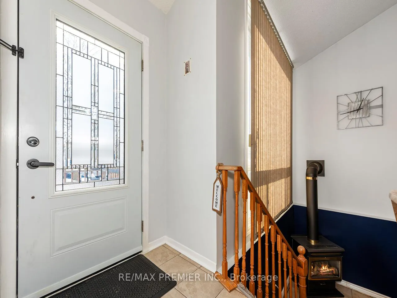 Photo 4 of 203 Burns Circle, Barrie, Northwest — HOMEH