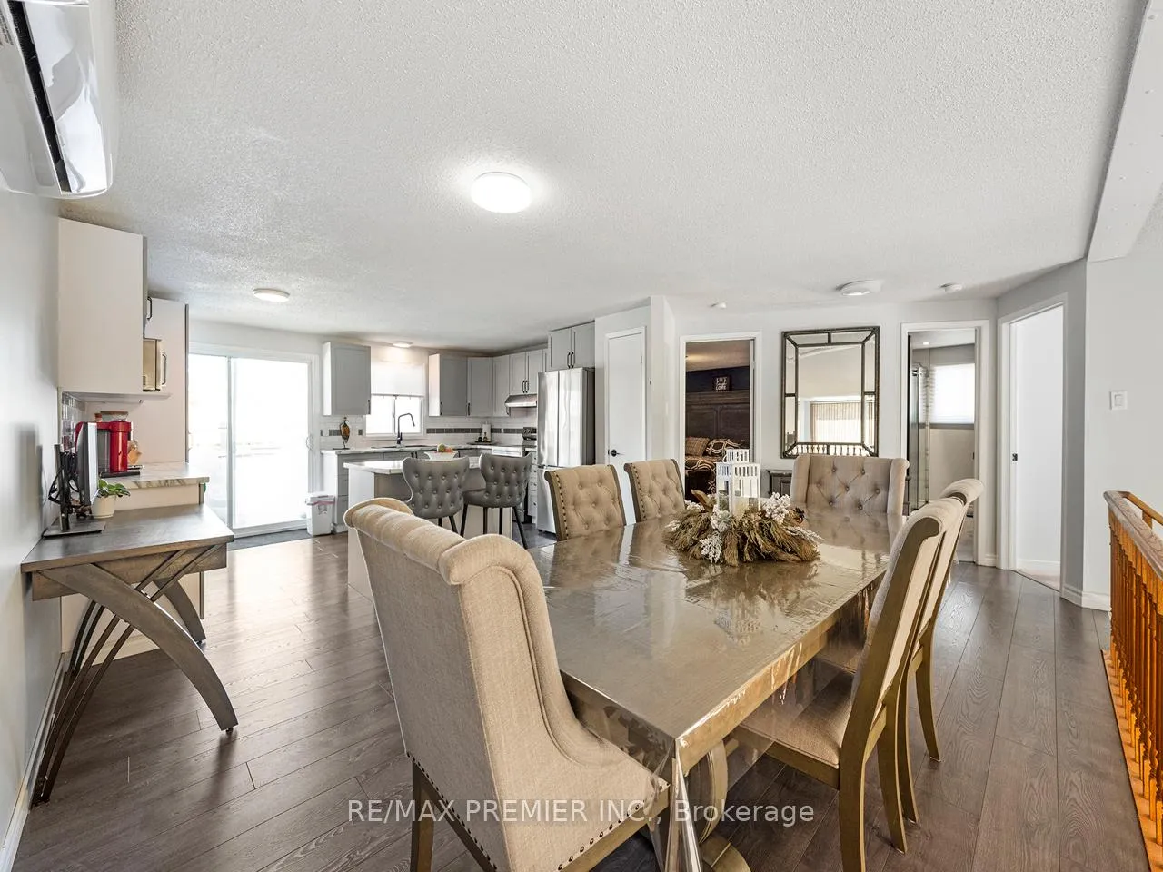 Photo 7 of 203 Burns Circle, Barrie, Northwest — HOMEH