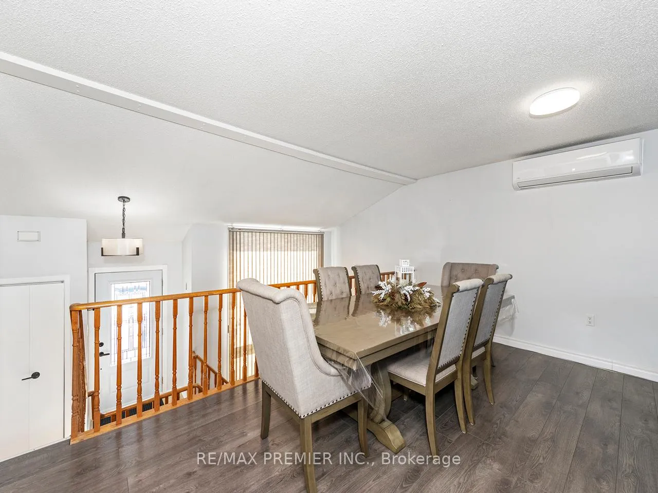 Photo 10 of 203 Burns Circle, Barrie, Northwest — HOMEH