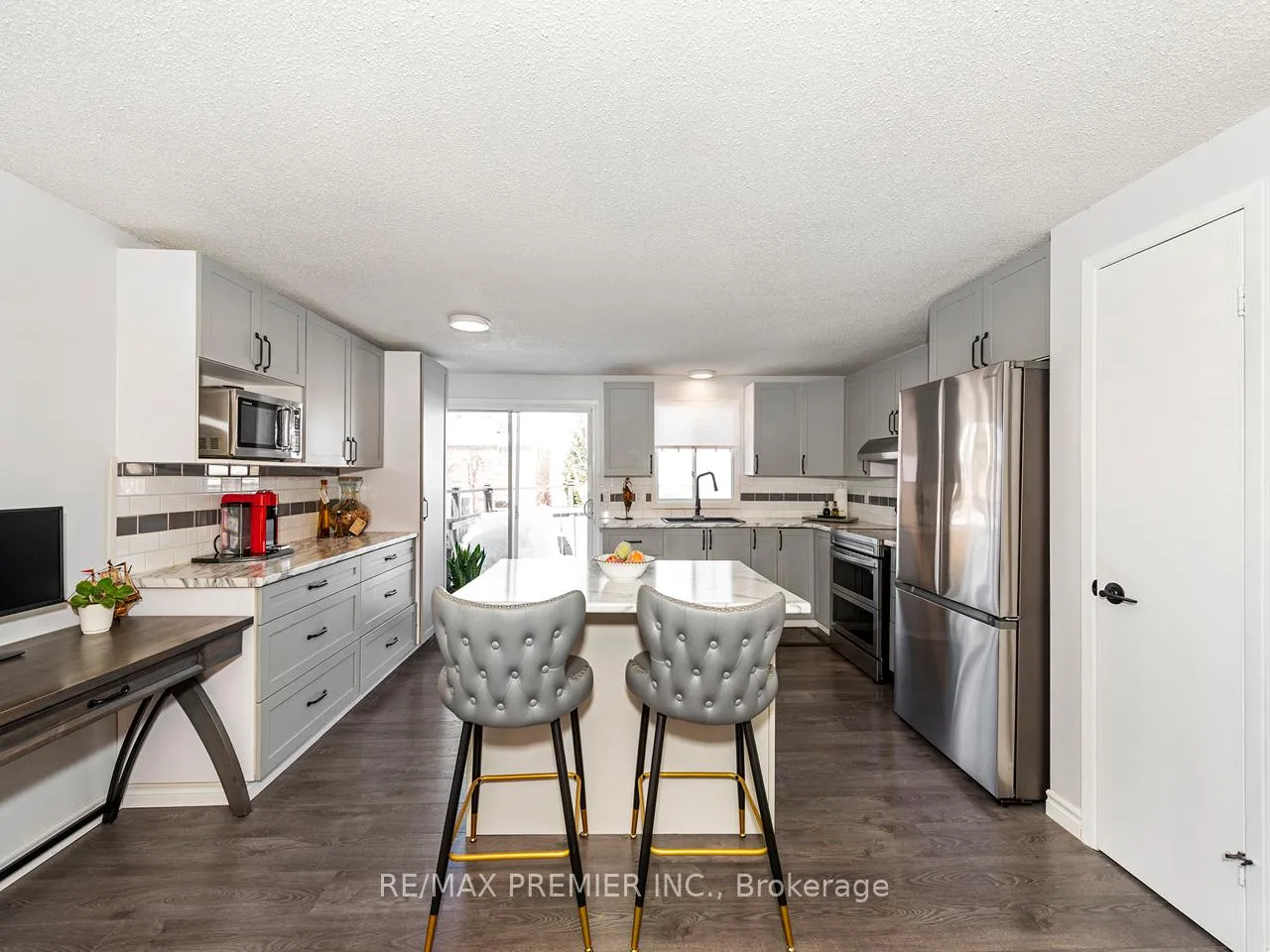 Photo 12 of 203 Burns Circle, Barrie, Northwest — HOMEH
