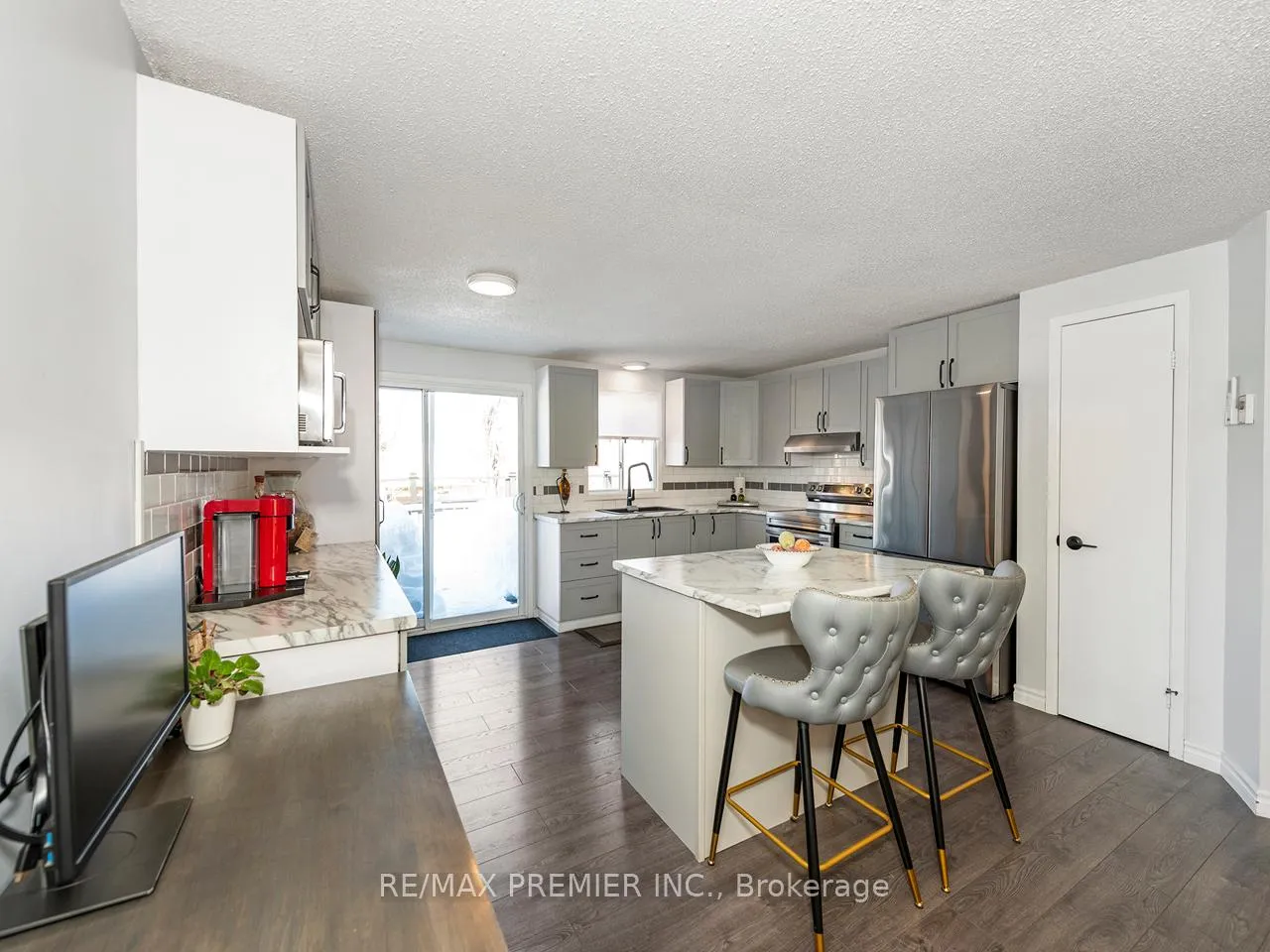 Photo 13 of 203 Burns Circle, Barrie, Northwest — HOMEH