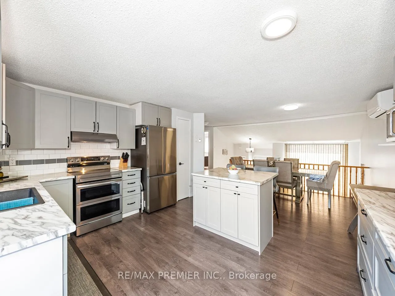Photo 14 of 203 Burns Circle, Barrie, Northwest — HOMEH
