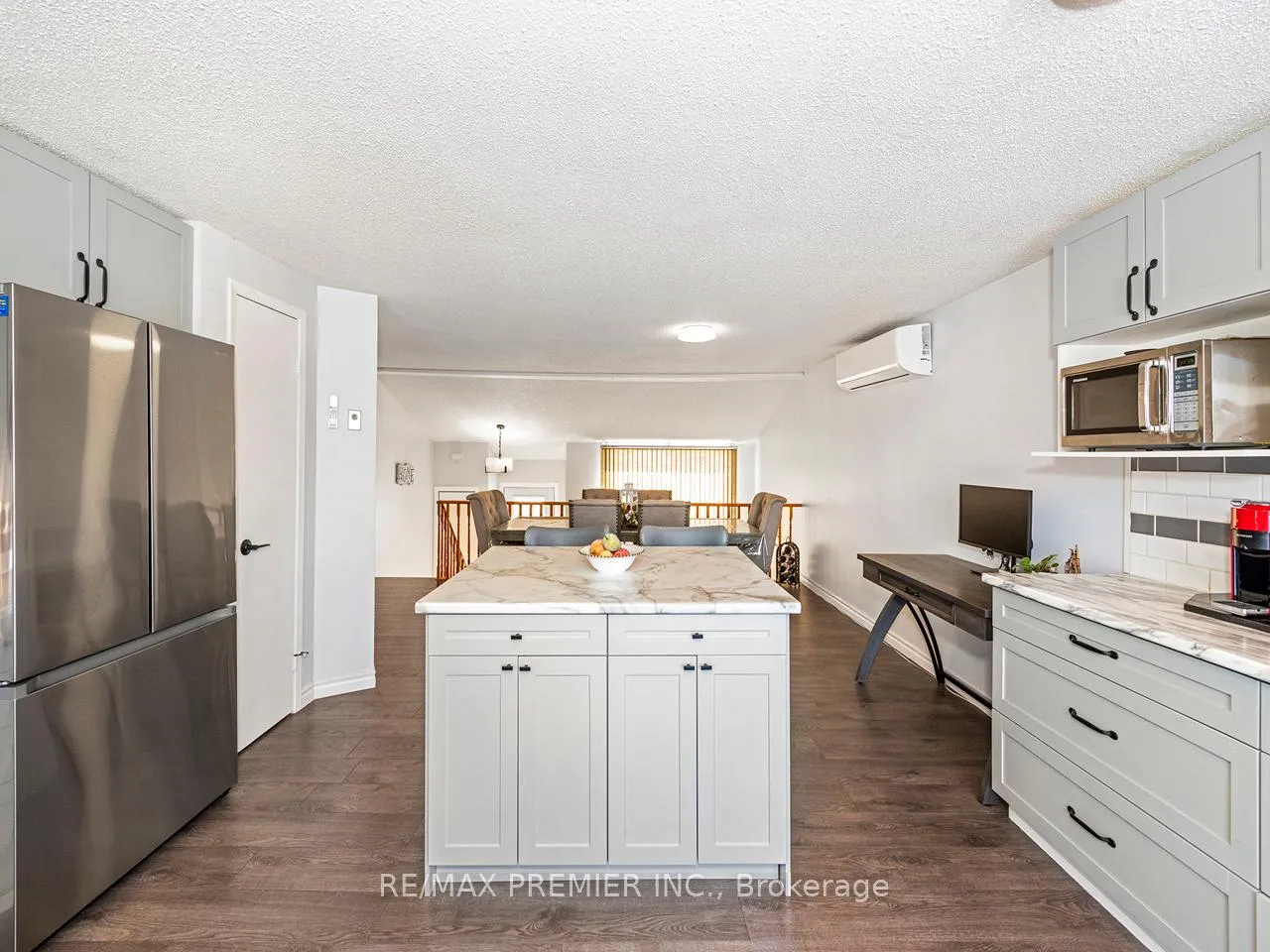 Photo 15 of 203 Burns Circle, Barrie, Northwest — HOMEH
