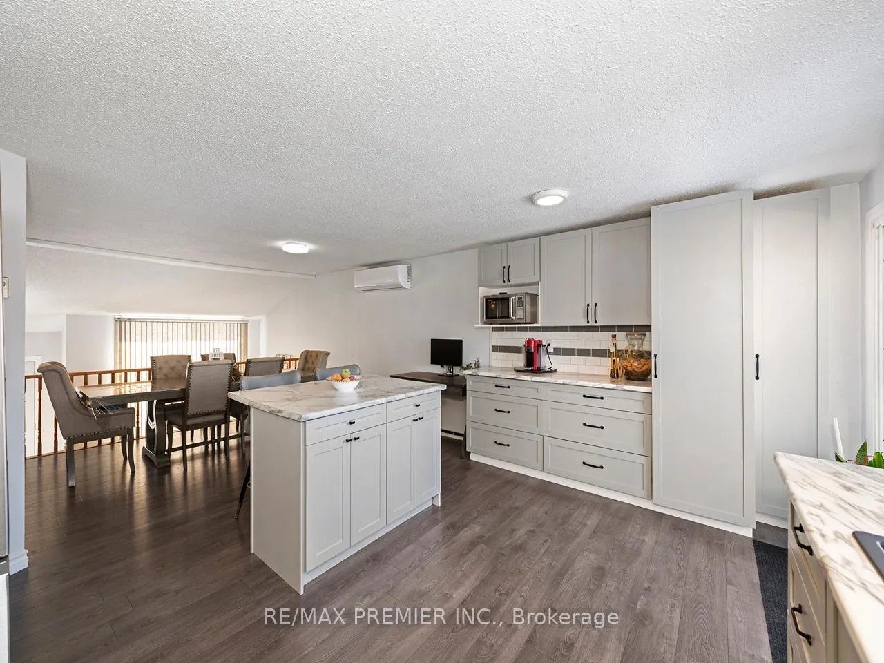 Photo 16 of 203 Burns Circle, Barrie, Northwest — HOMEH