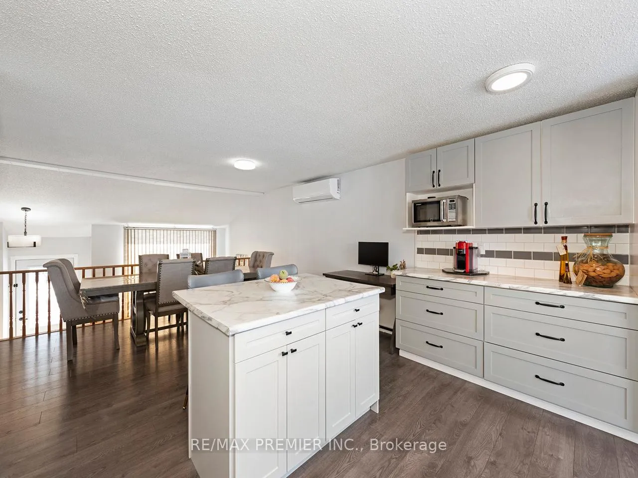 Photo 19 of 203 Burns Circle, Barrie, Northwest — HOMEH