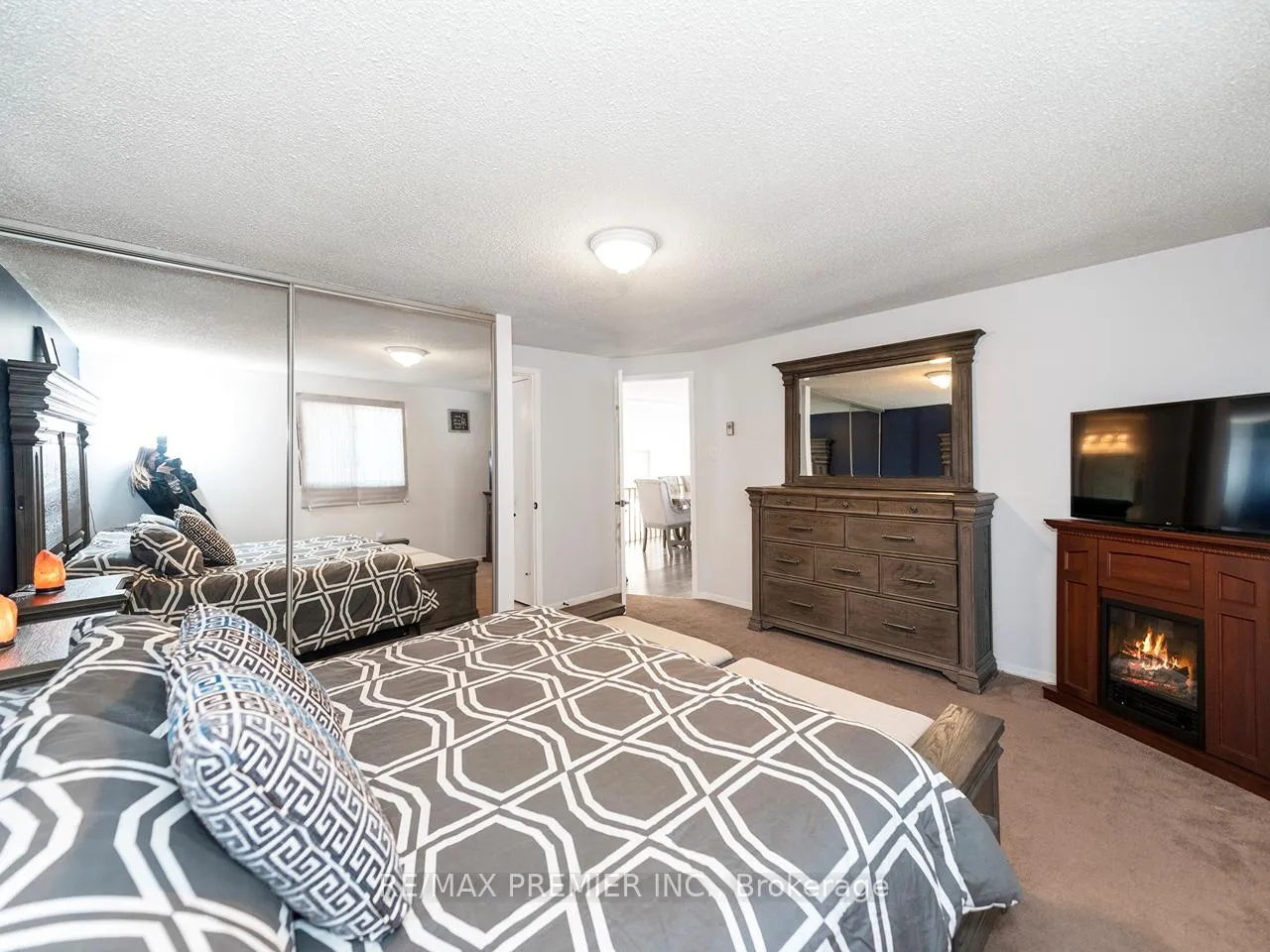 Photo 22 of 203 Burns Circle, Barrie, Northwest — HOMEH