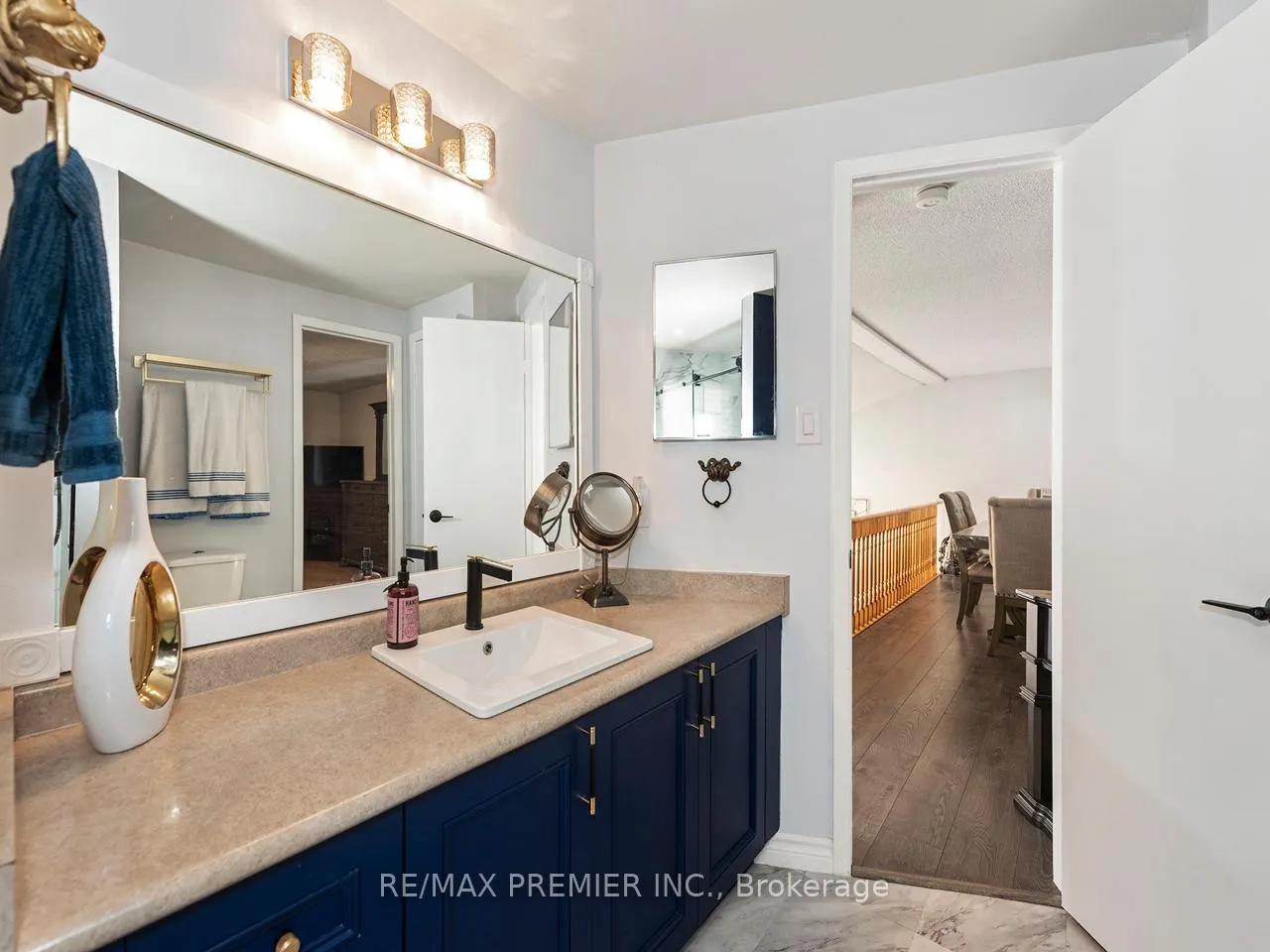Photo 26 of 203 Burns Circle, Barrie, Northwest — HOMEH