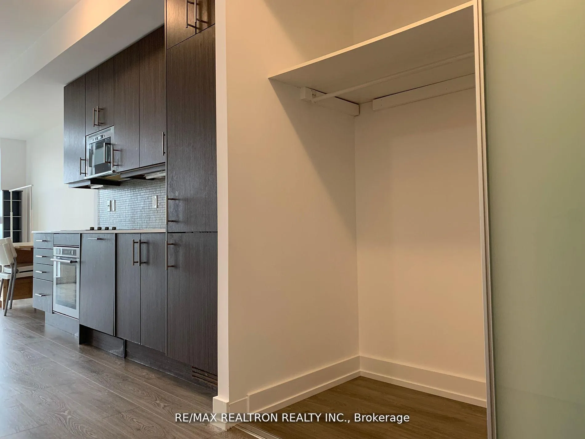 Photo 9 of Unit 917, 297 College Street, Toronto, Kensington-Chinatown — HOMEH