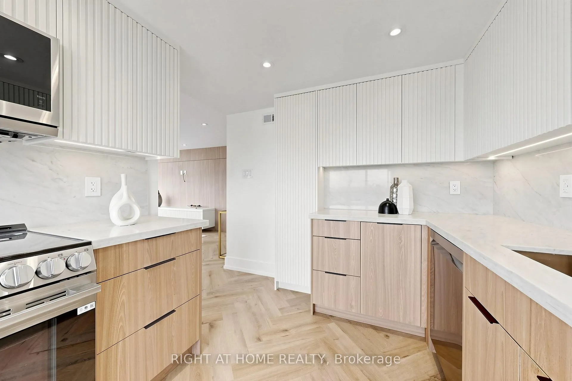 Photo 13 of Unit 1510, 7420 Bathurst Street, Vaughan, Brownridge — HOMEH