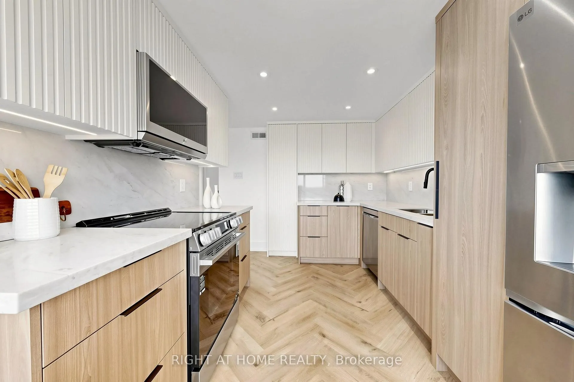 Photo 15 of Unit 1510, 7420 Bathurst Street, Vaughan, Brownridge — HOMEH