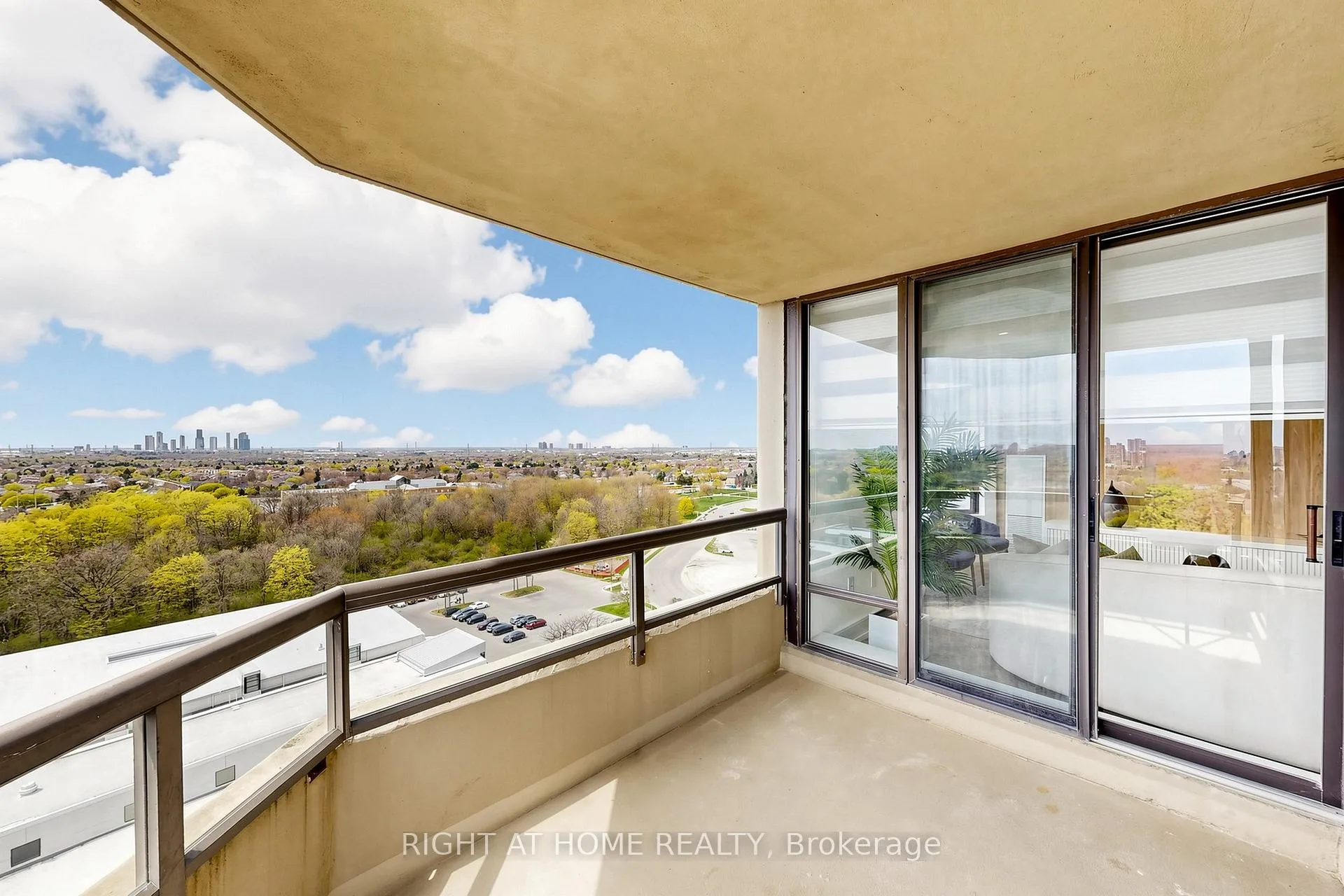 Photo 44 of Unit 1510, 7420 Bathurst Street, Vaughan, Brownridge — HOMEH