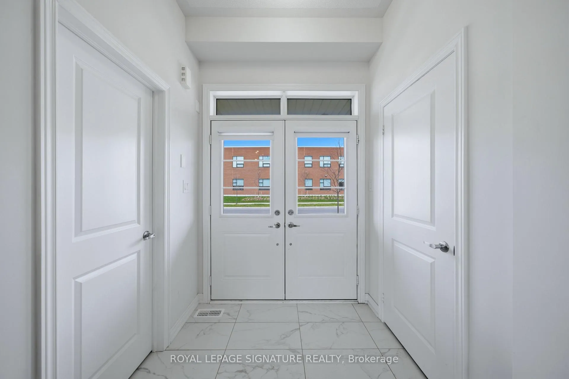 Photo 4 of 209 Clockwork Drive, Brampton, Northwest Brampton — HOMEH