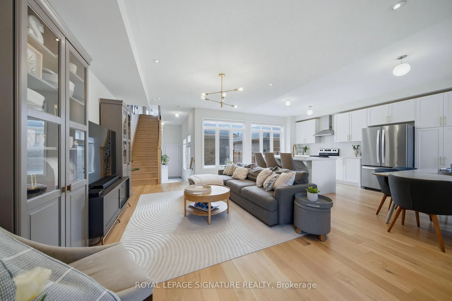 Photo 5 of 209 Clockwork Drive, Brampton, Northwest Brampton — HOMEH