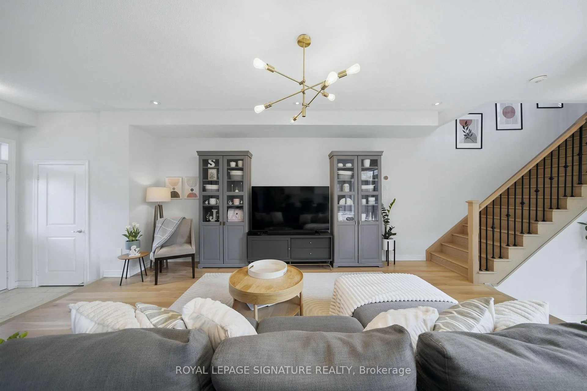 Photo 7 of 209 Clockwork Drive, Brampton, Northwest Brampton — HOMEH
