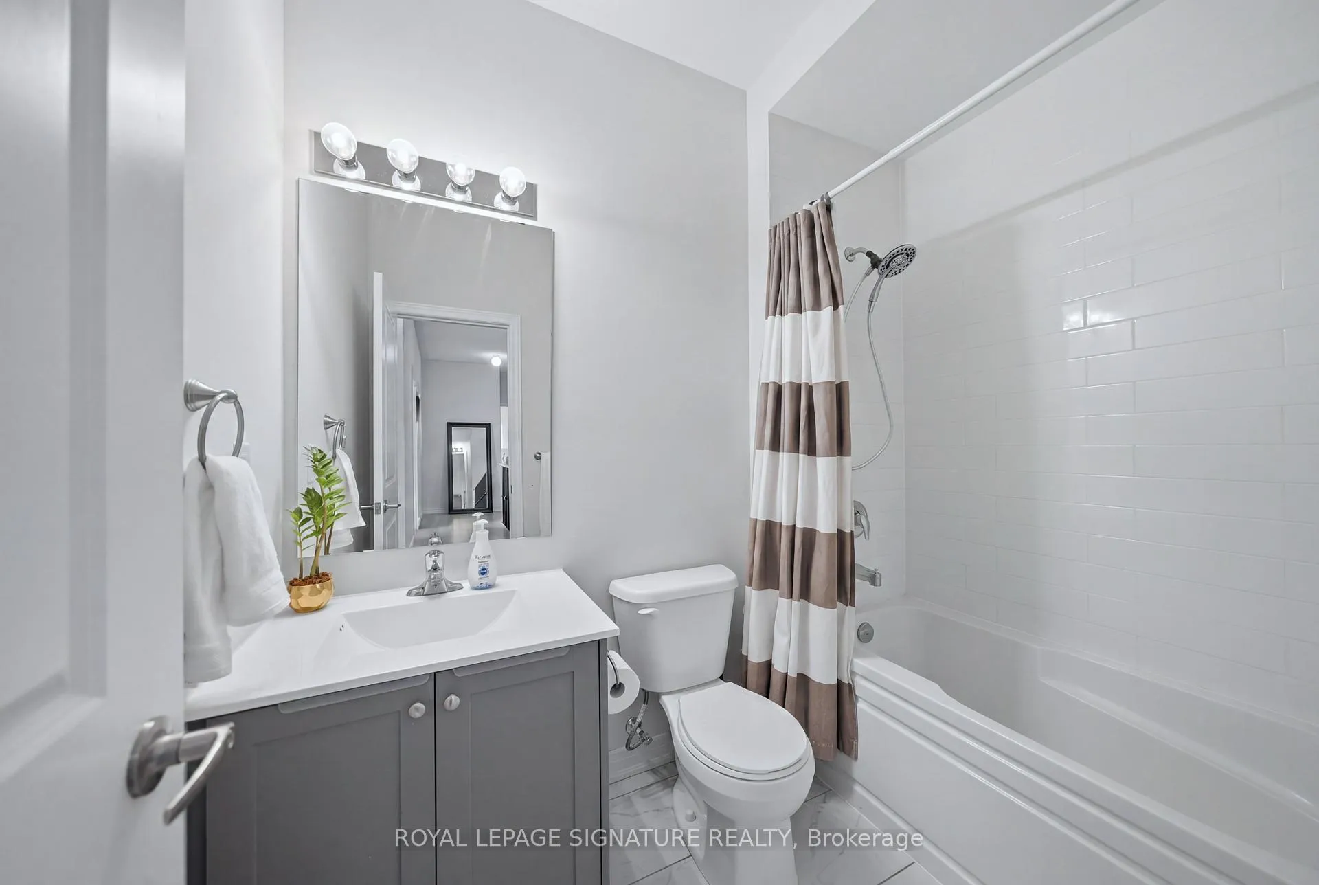 Photo 38 of 209 Clockwork Drive, Brampton, Northwest Brampton — HOMEH