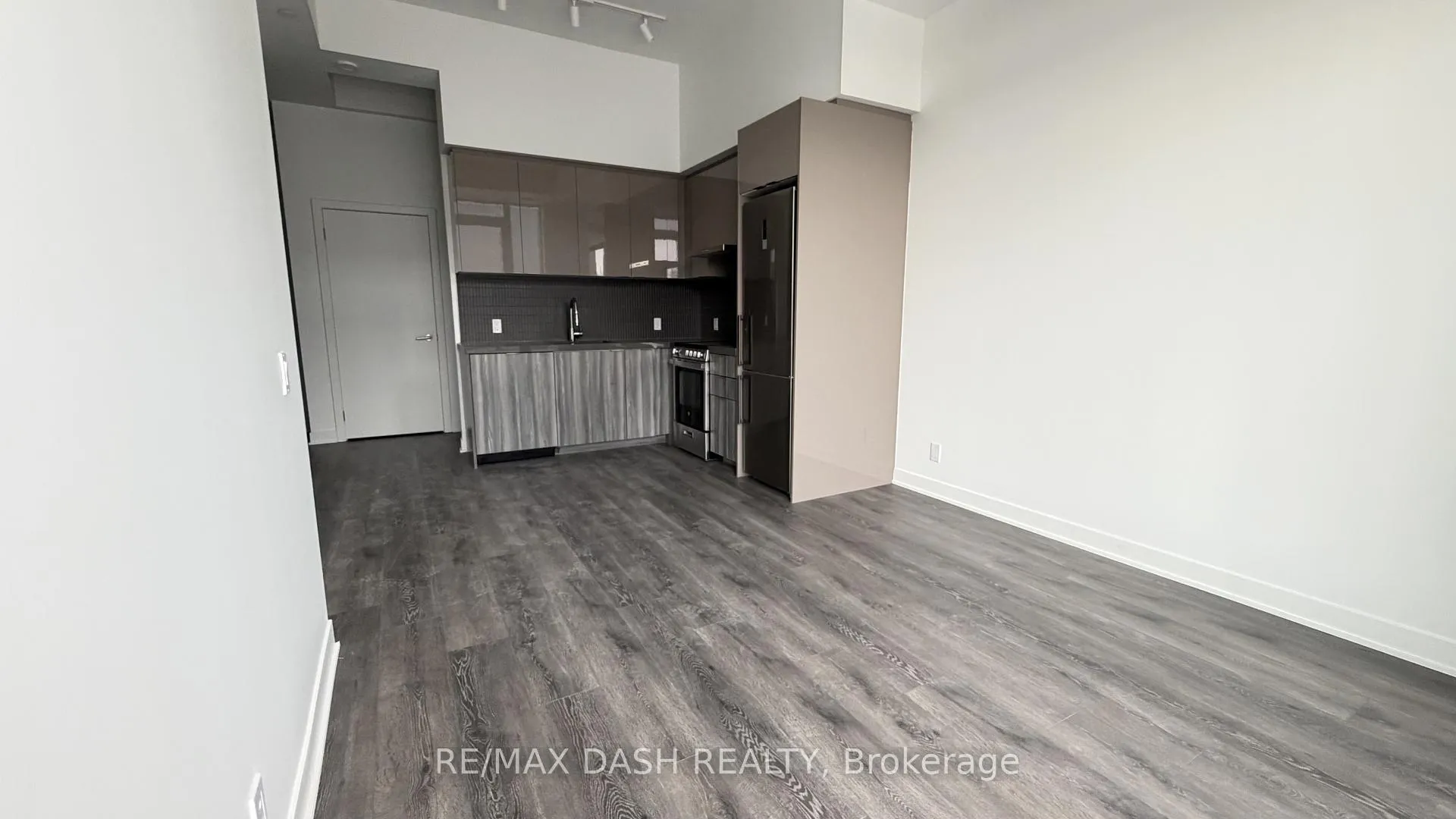 Photo 11 of 10 Flavelle Trail, Vaughan, Steeles West Industrial — HOMEH
