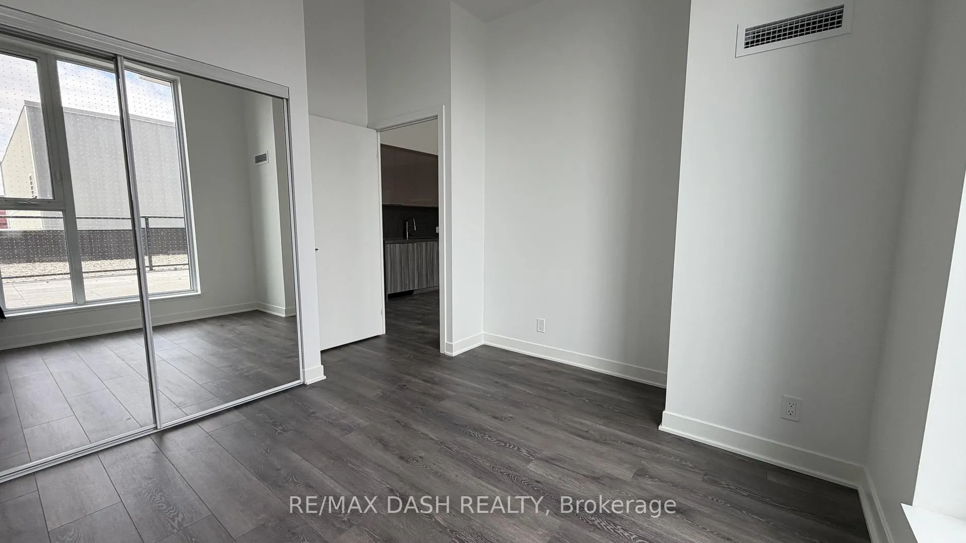 Photo 14 of 10 Flavelle Trail, Vaughan, Steeles West Industrial — HOMEH