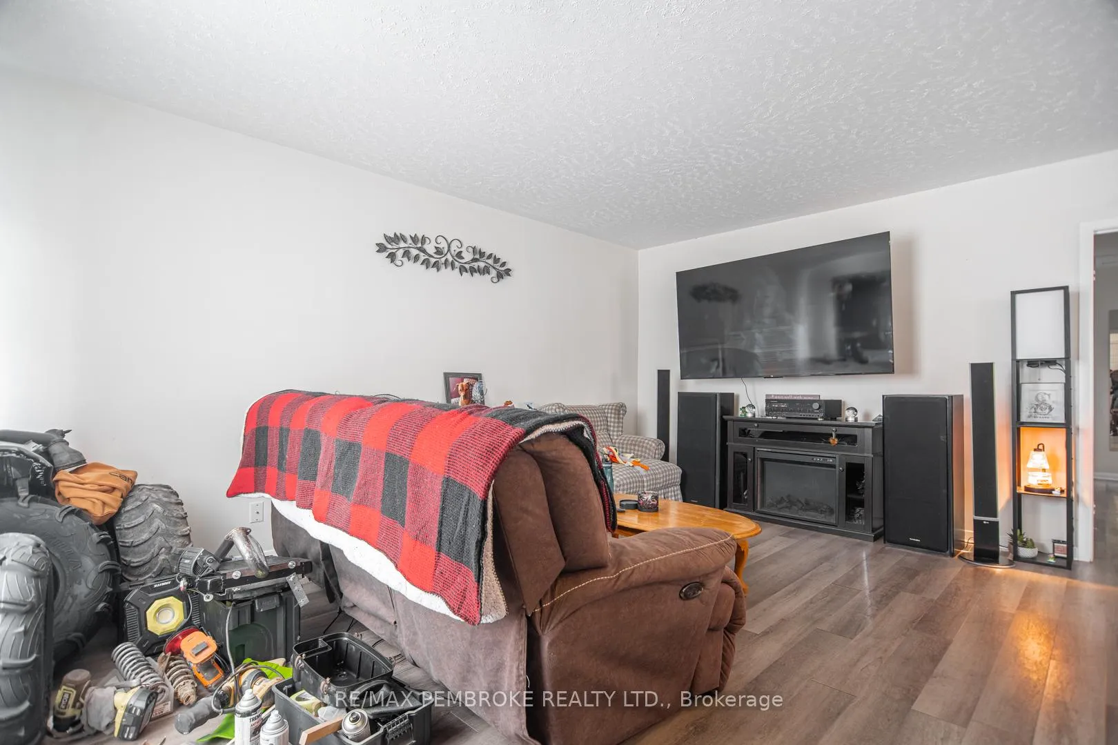 Photo 3 of 773 Leahey Street, Pembroke — HOMEH