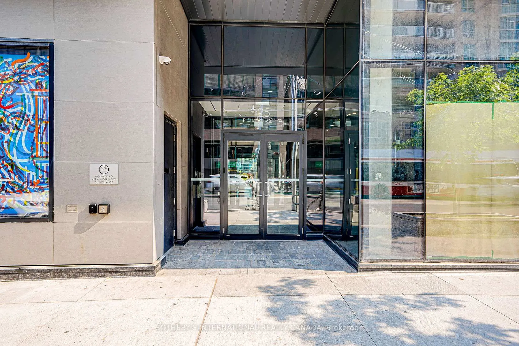 Photo 2 of Unit 402, 25 Richmond Street E, Toronto, Church-Yonge Corridor — HOMEH