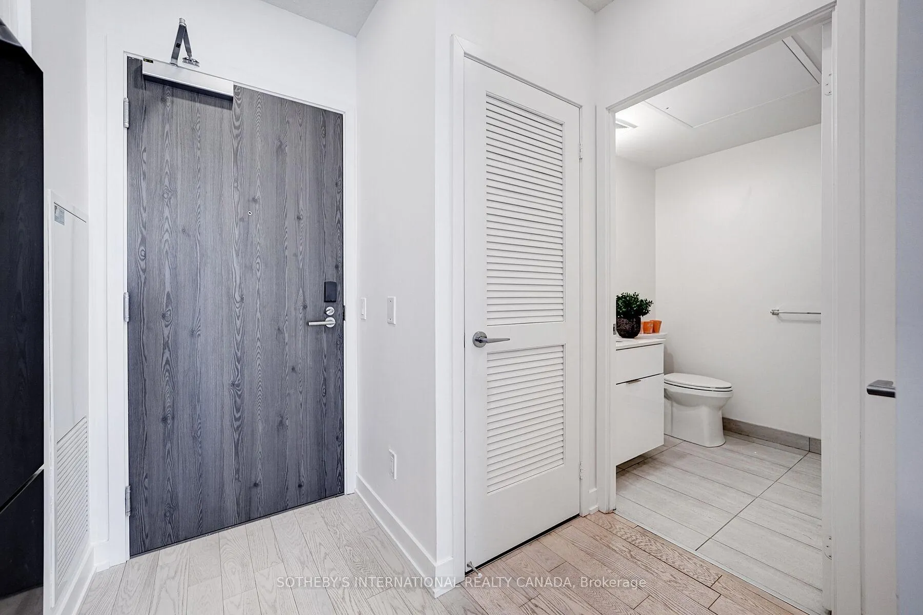 Photo 7 of Unit 402, 25 Richmond Street E, Toronto, Church-Yonge Corridor — HOMEH