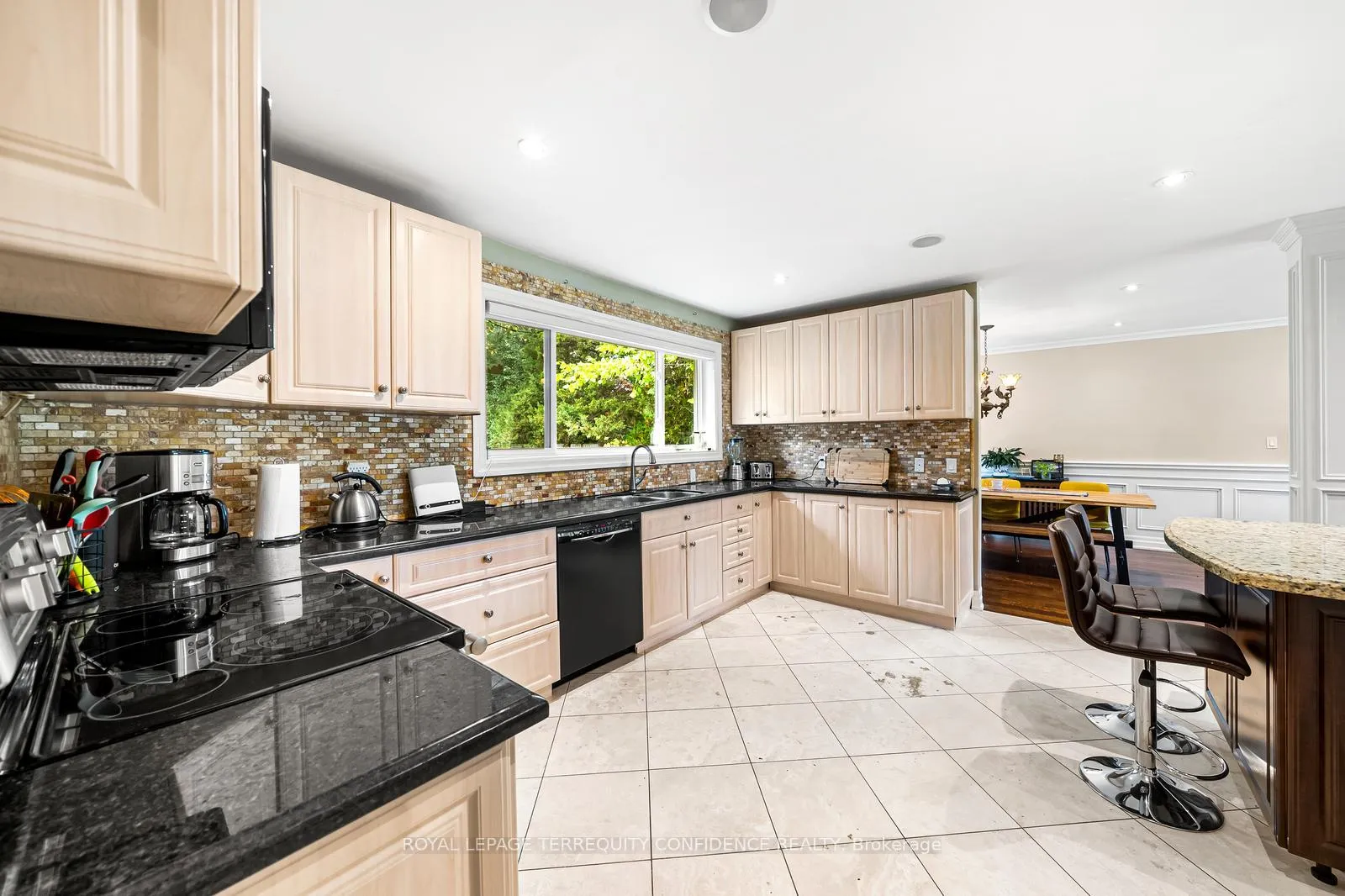 Photo 11 of 58 Burbank Drive, North York, Bayview Village — HOMEH