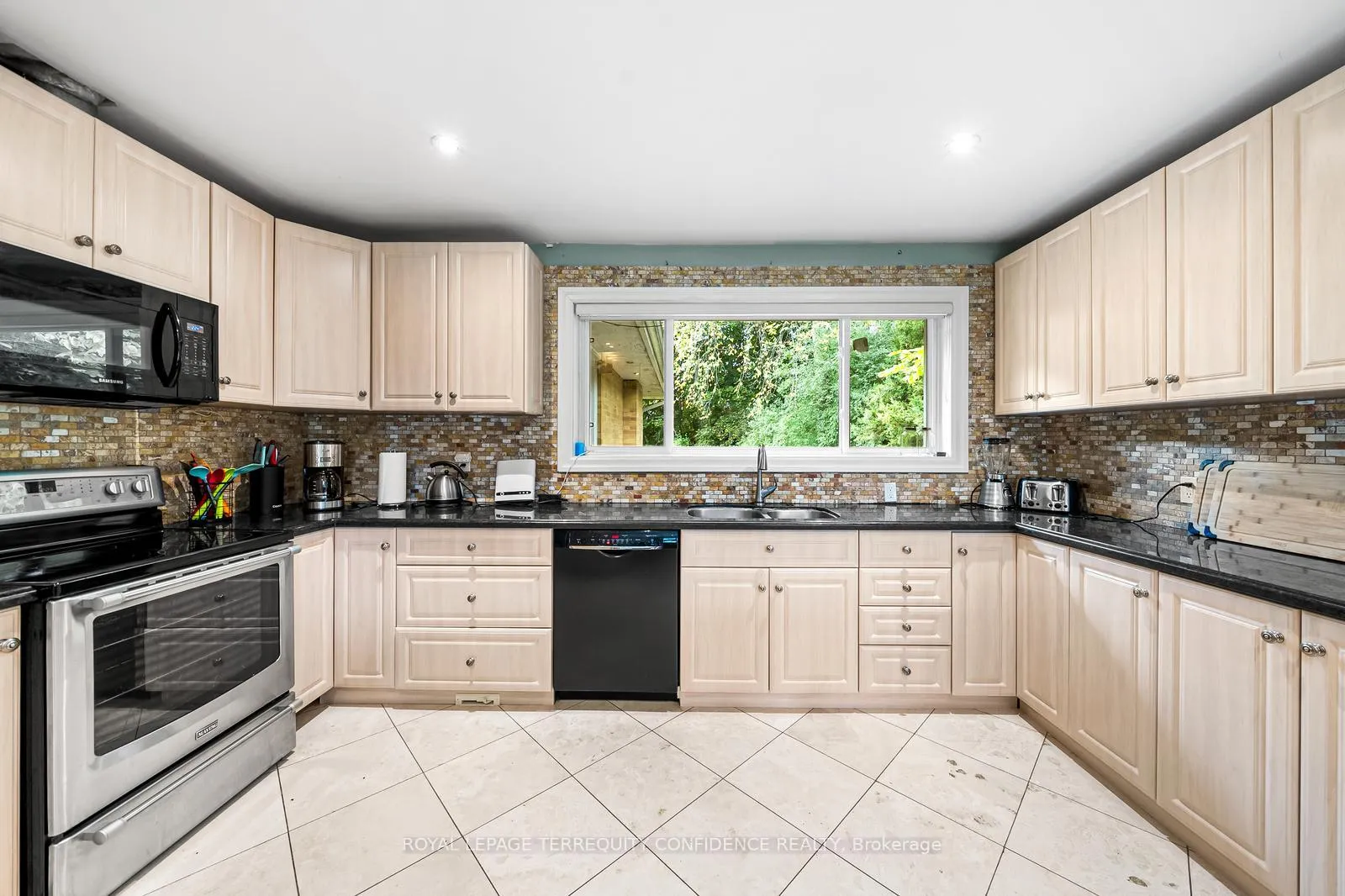 Photo 13 of 58 Burbank Drive, North York, Bayview Village — HOMEH