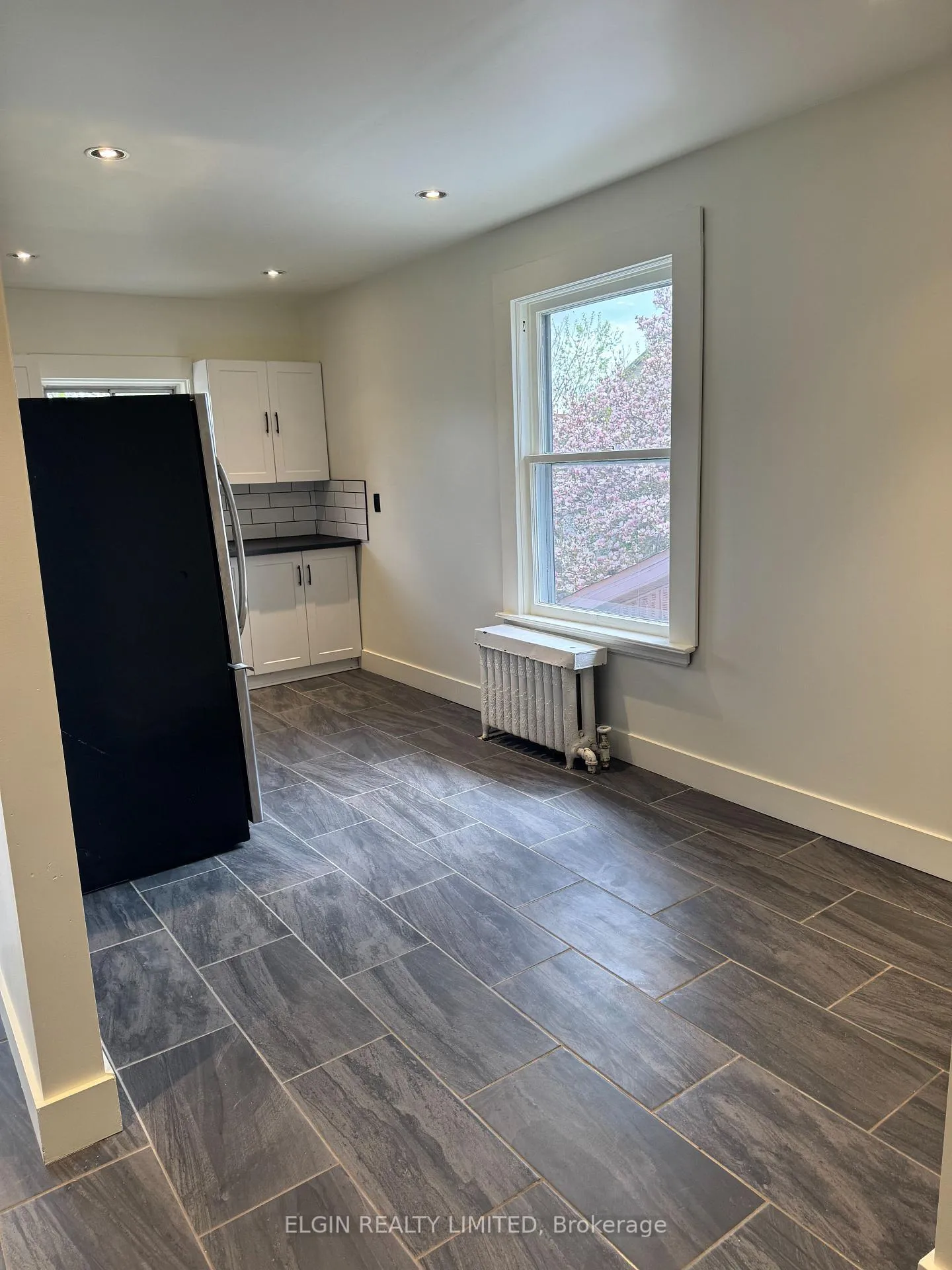 Photo 5 of Unit Upper, 11 Forest Avenue, St. Thomas — HOMEH