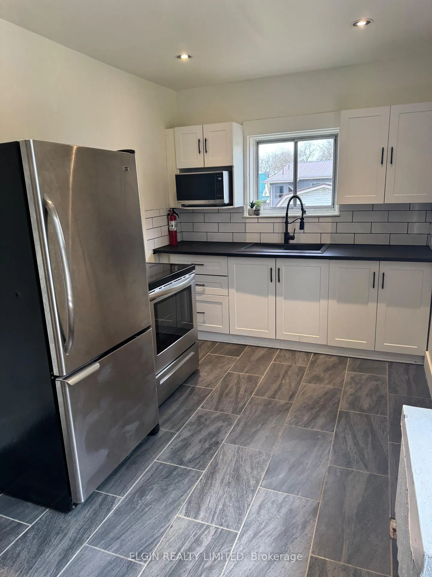 Photo 6 of Unit Upper, 11 Forest Avenue, St. Thomas — HOMEH