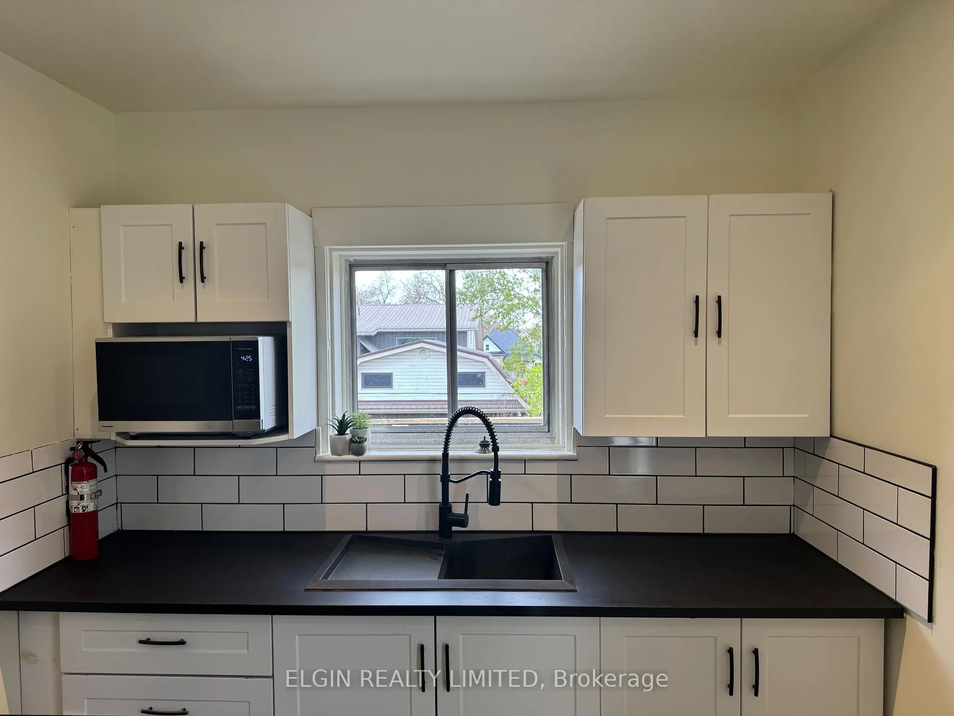 Photo 7 of Unit Upper, 11 Forest Avenue, St. Thomas — HOMEH