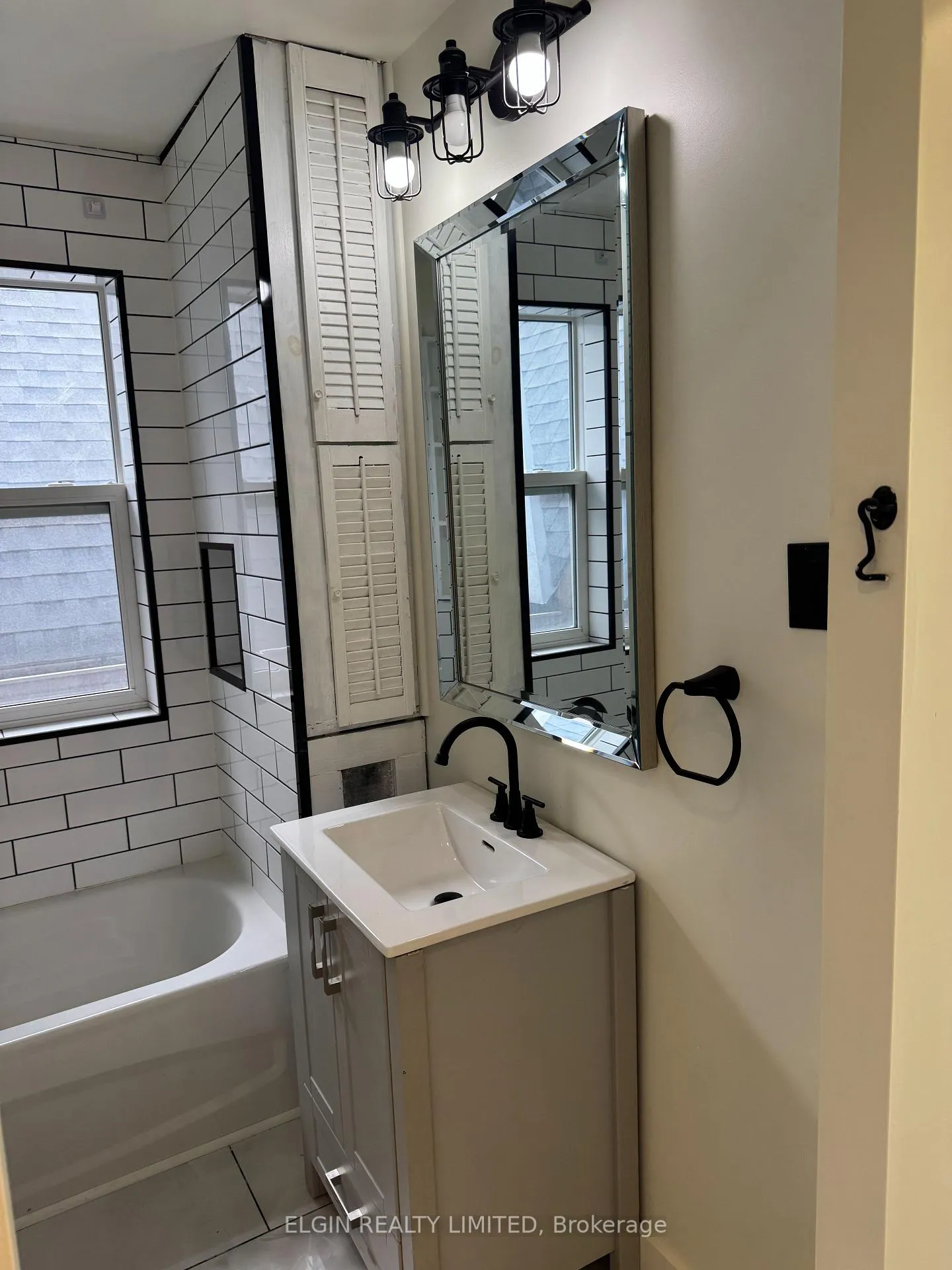 Photo 14 of Unit Upper, 11 Forest Avenue, St. Thomas — HOMEH