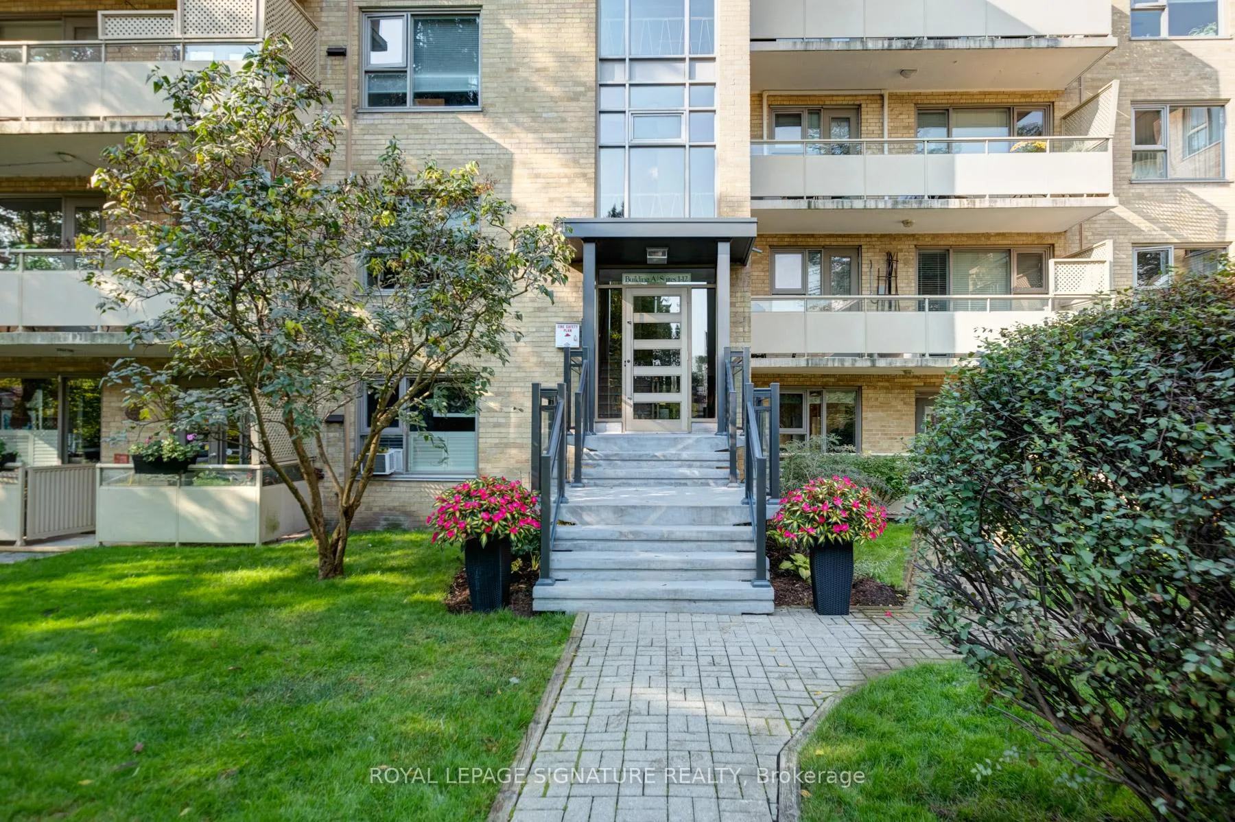 Photo 4 of Unit 3, 8 Corinth Gardens, Toronto, Mount Pleasant East — HOMEH