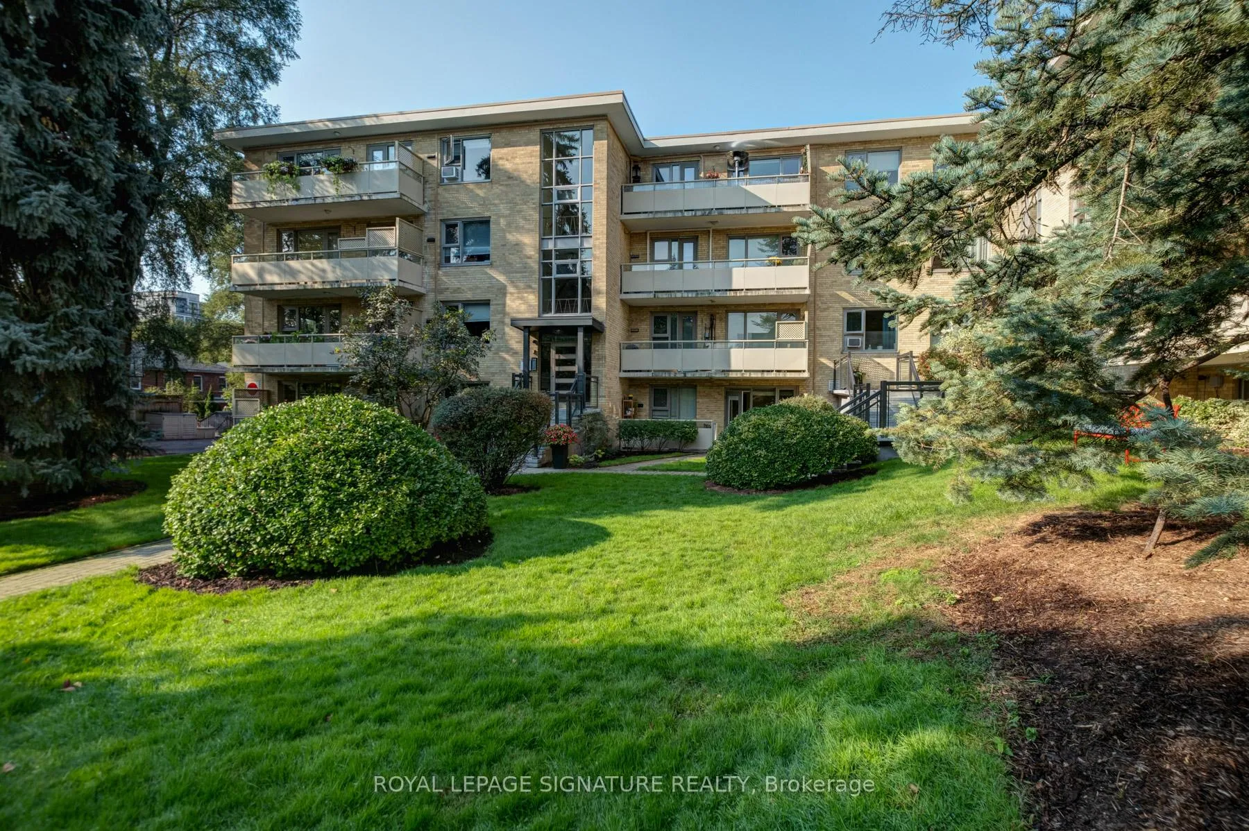Photo 5 of Unit 3, 8 Corinth Gardens, Toronto, Mount Pleasant East — HOMEH