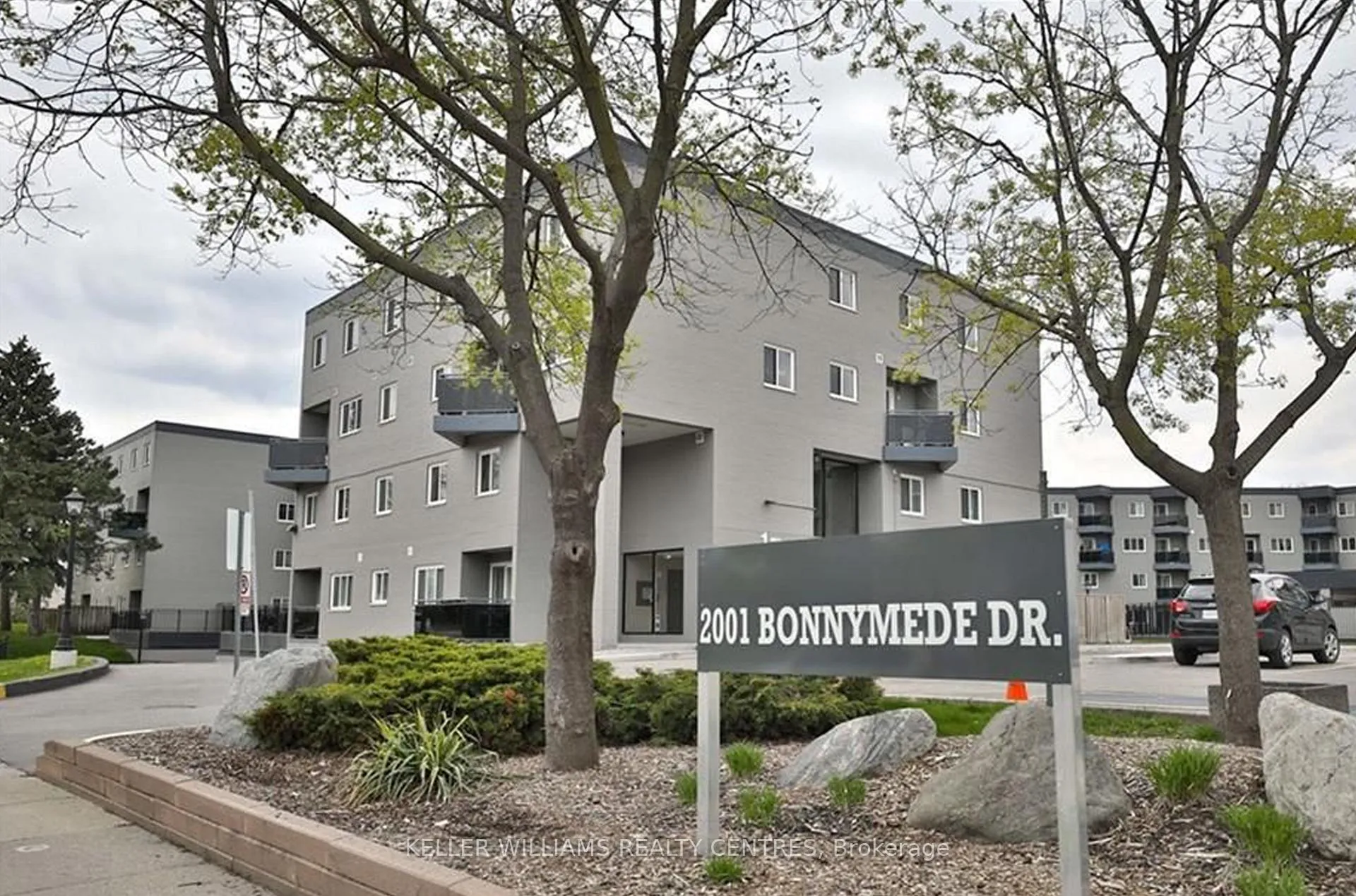 Front of Unit 102, 2001 Bonnymede Drive