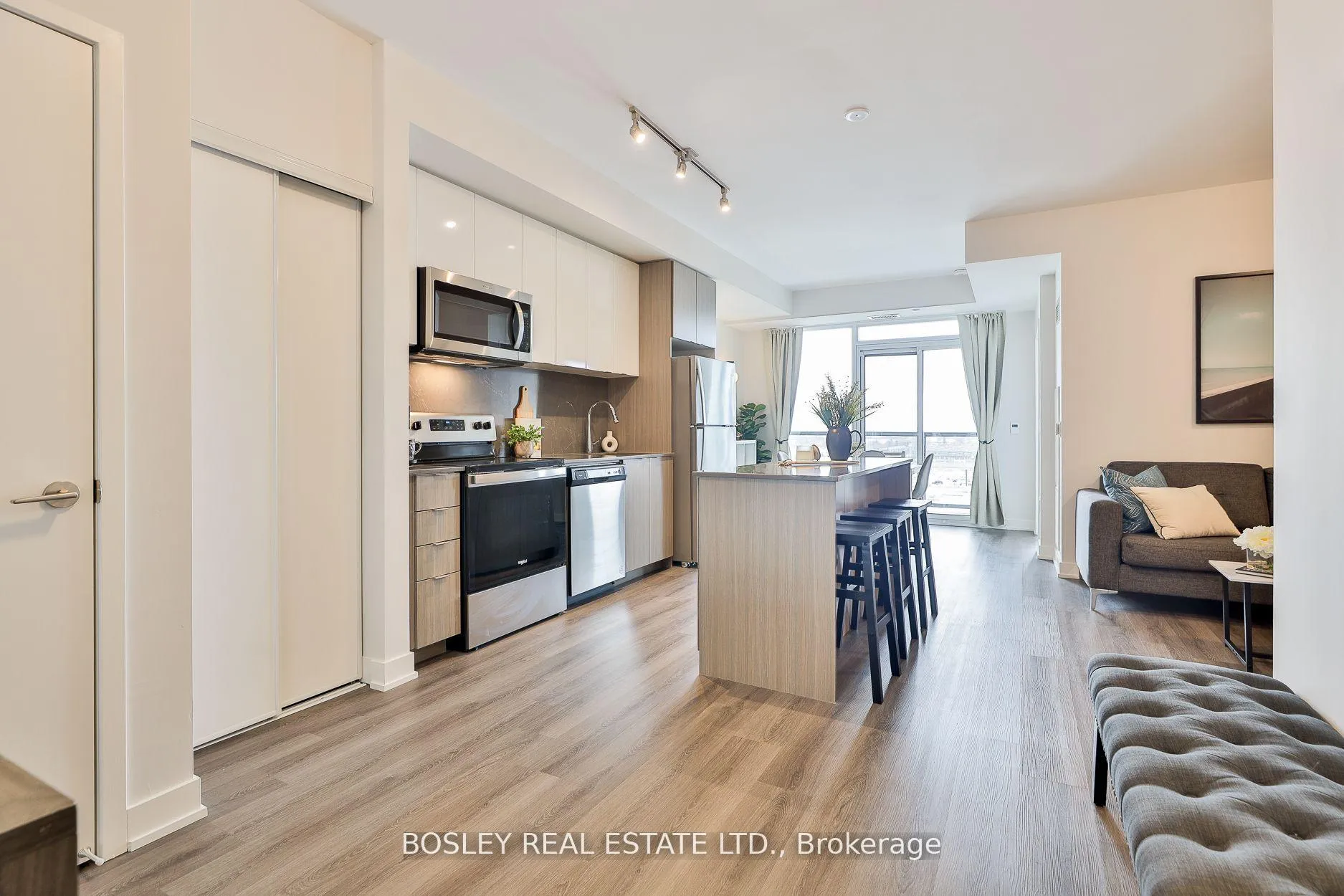 Photo 3 of Unit 612, 859 The Queensway, Etobicoke, Stonegate-Queensway — HOMEH