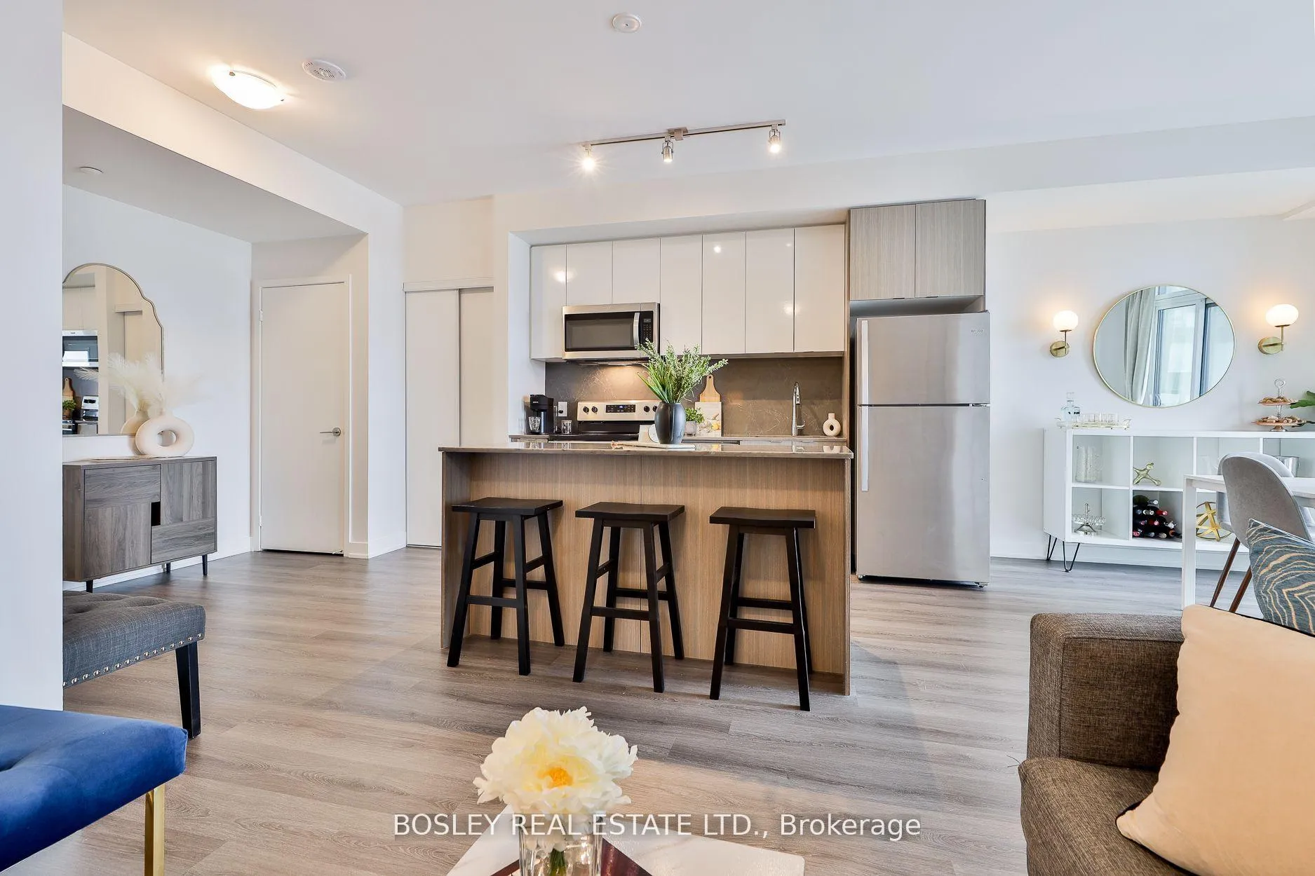 Photo 4 of Unit 612, 859 The Queensway, Etobicoke, Stonegate-Queensway — HOMEH